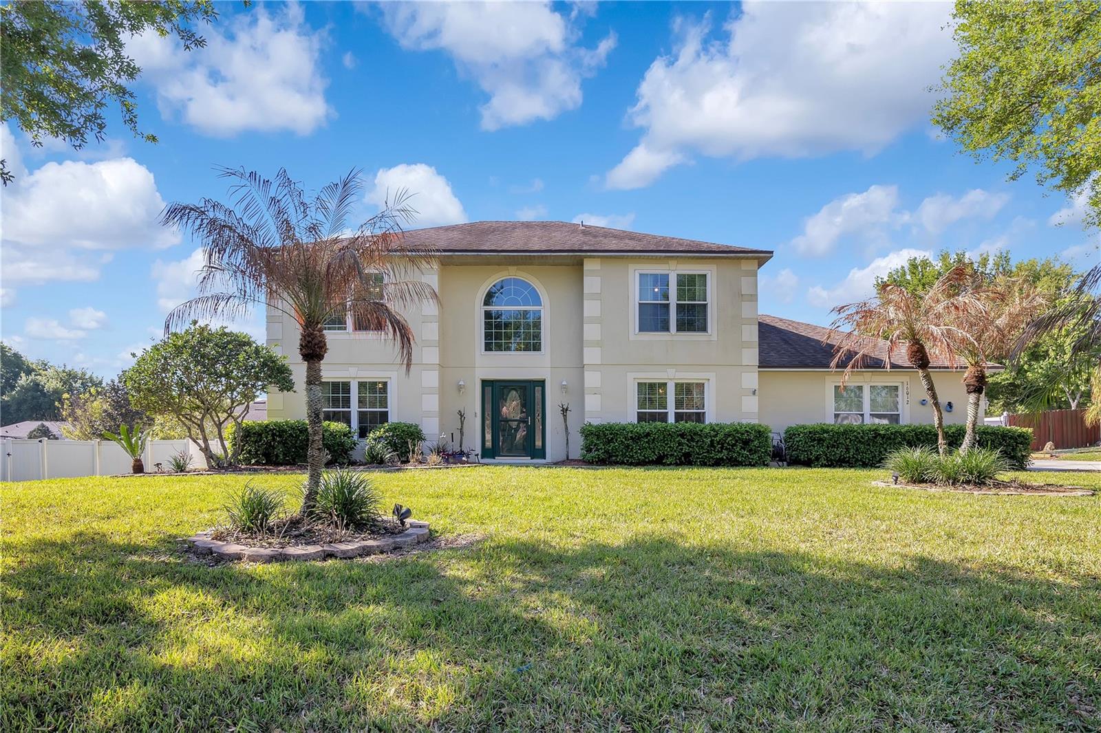 Listing photo 1 for 16012 Horizon Ct