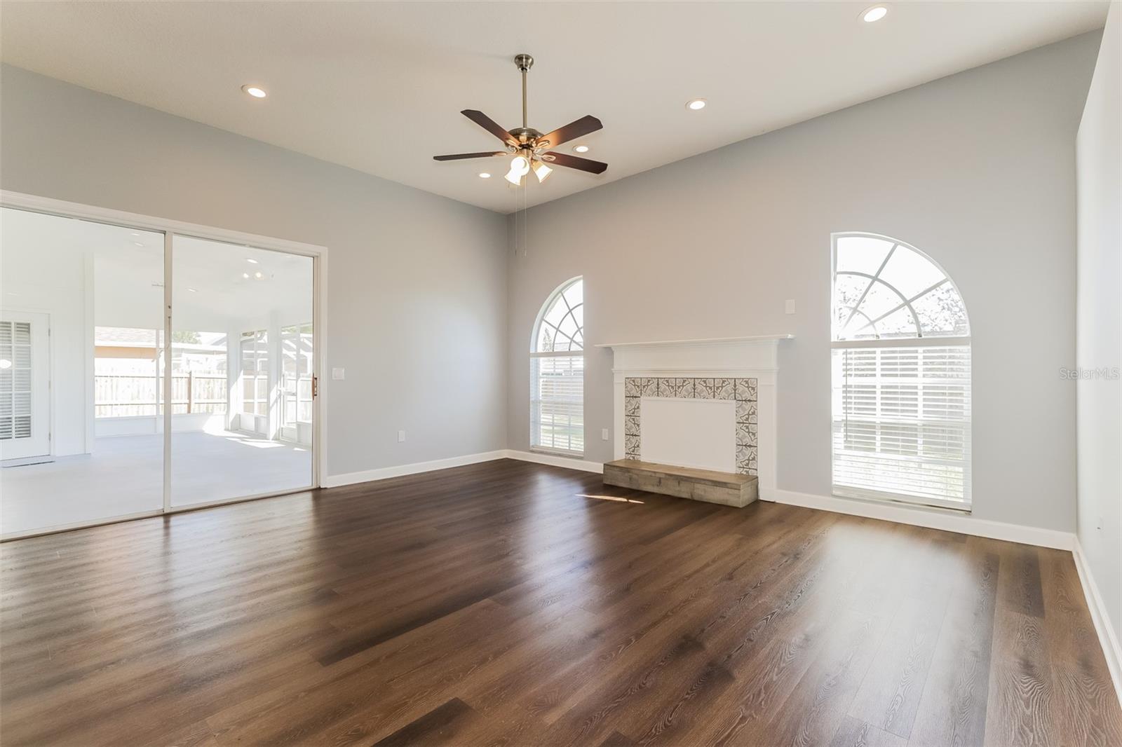 Listing photo 3 for 5238 Montserrat Ct