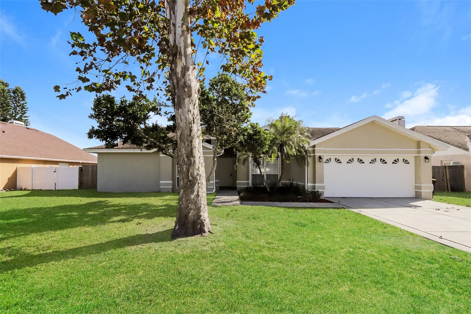 Listing photo 1 for 5238 Montserrat Ct