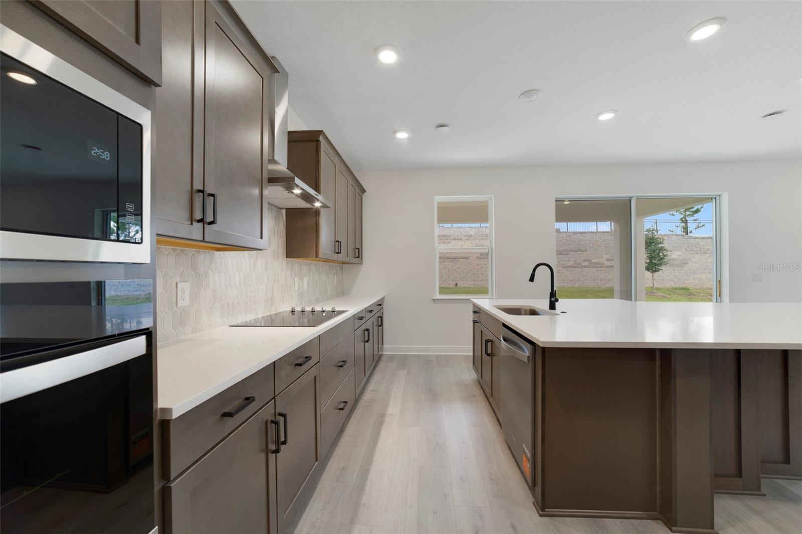 Listing photo 3 for 464 Veneto Cir