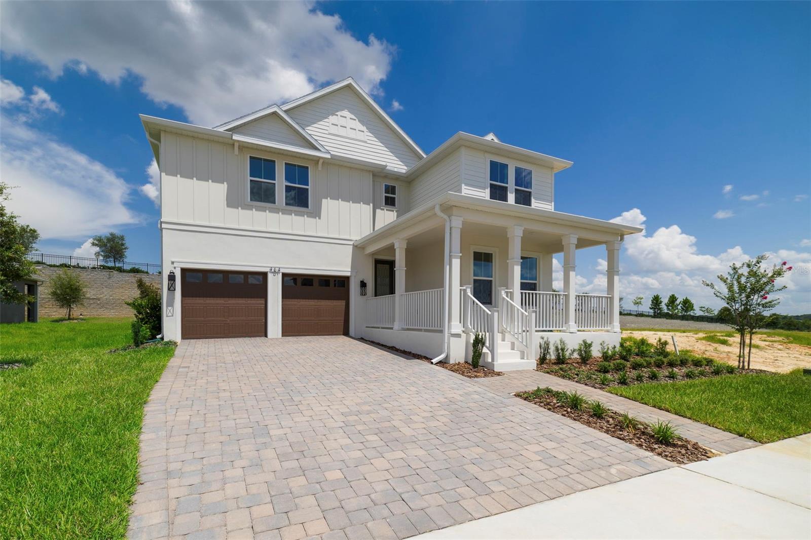 Listing photo 2 for 464 Veneto Cir