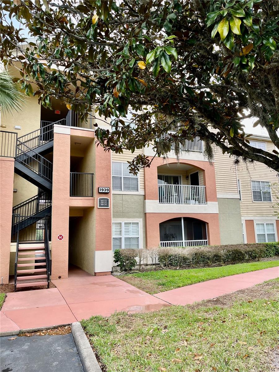 Listing photo 1 for 1939 Summer Club Apt Dr #315