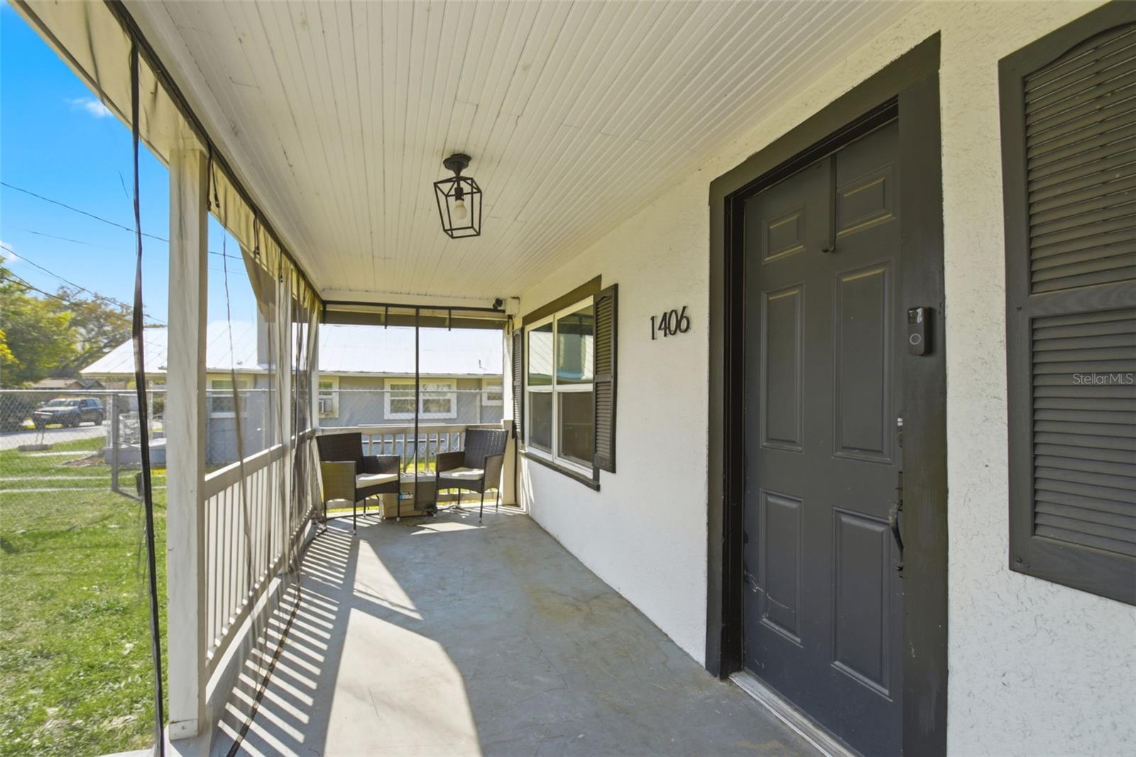 Listing photo 3 for 1406 W 15th St