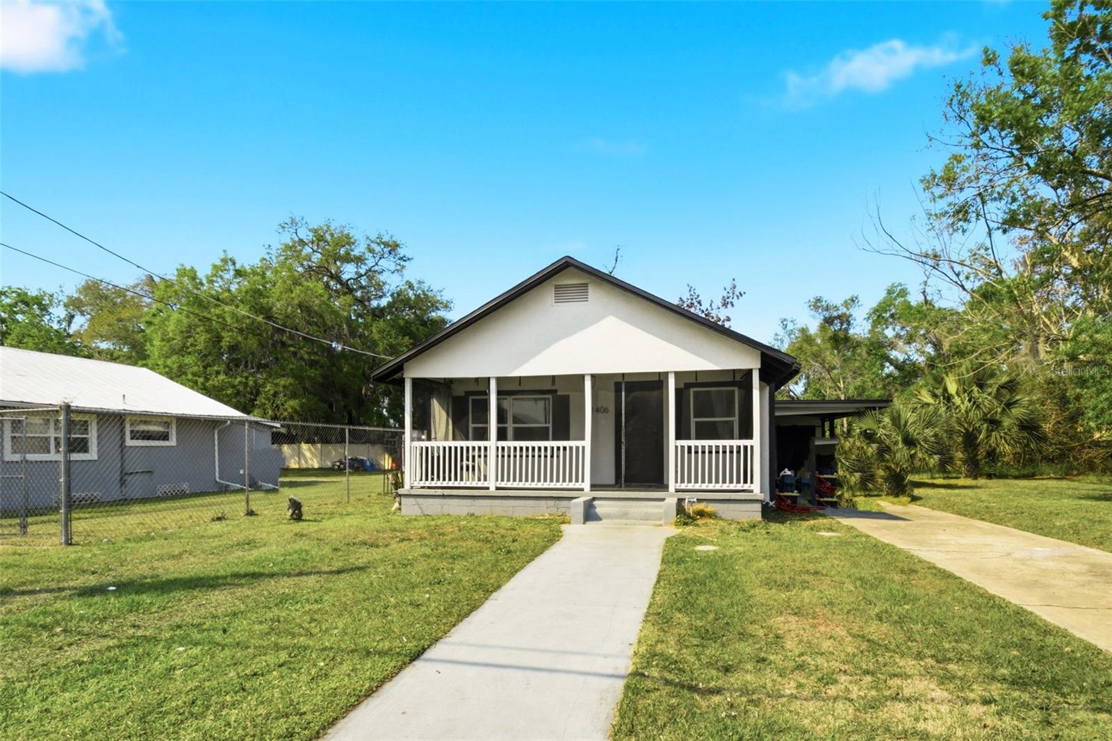 Listing photo 1 for 1406 W 15th St