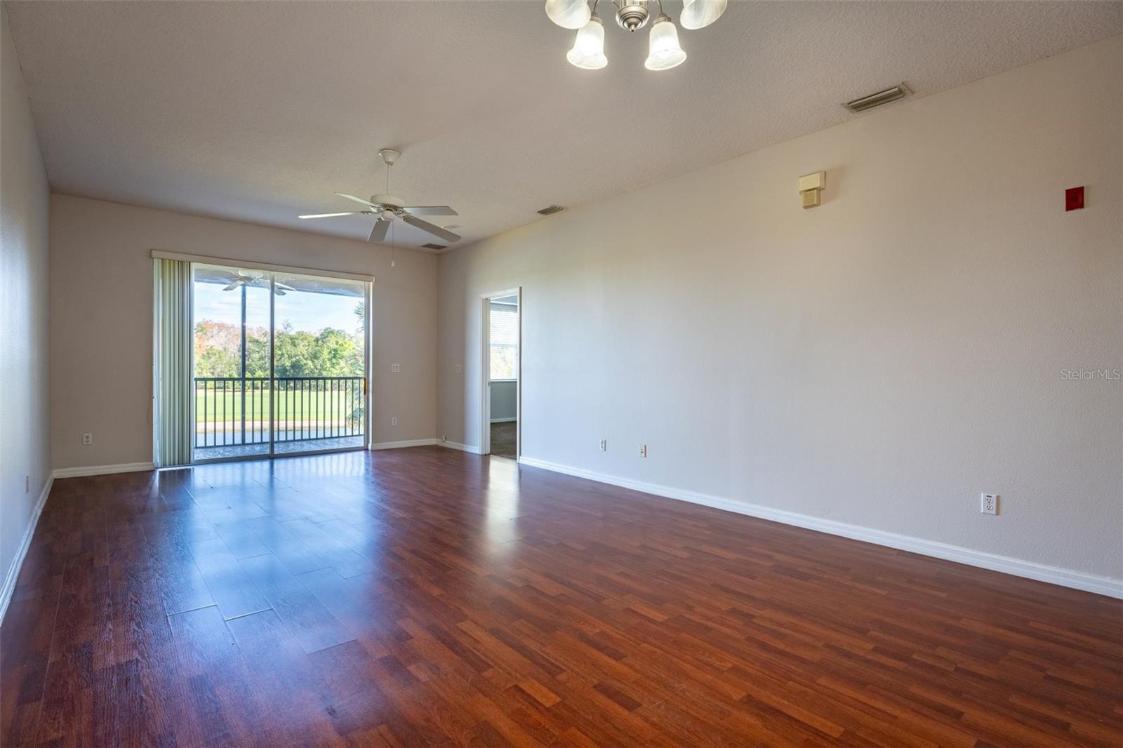 Listing photo 3 for 9435 Myrtle Creek Ln #311