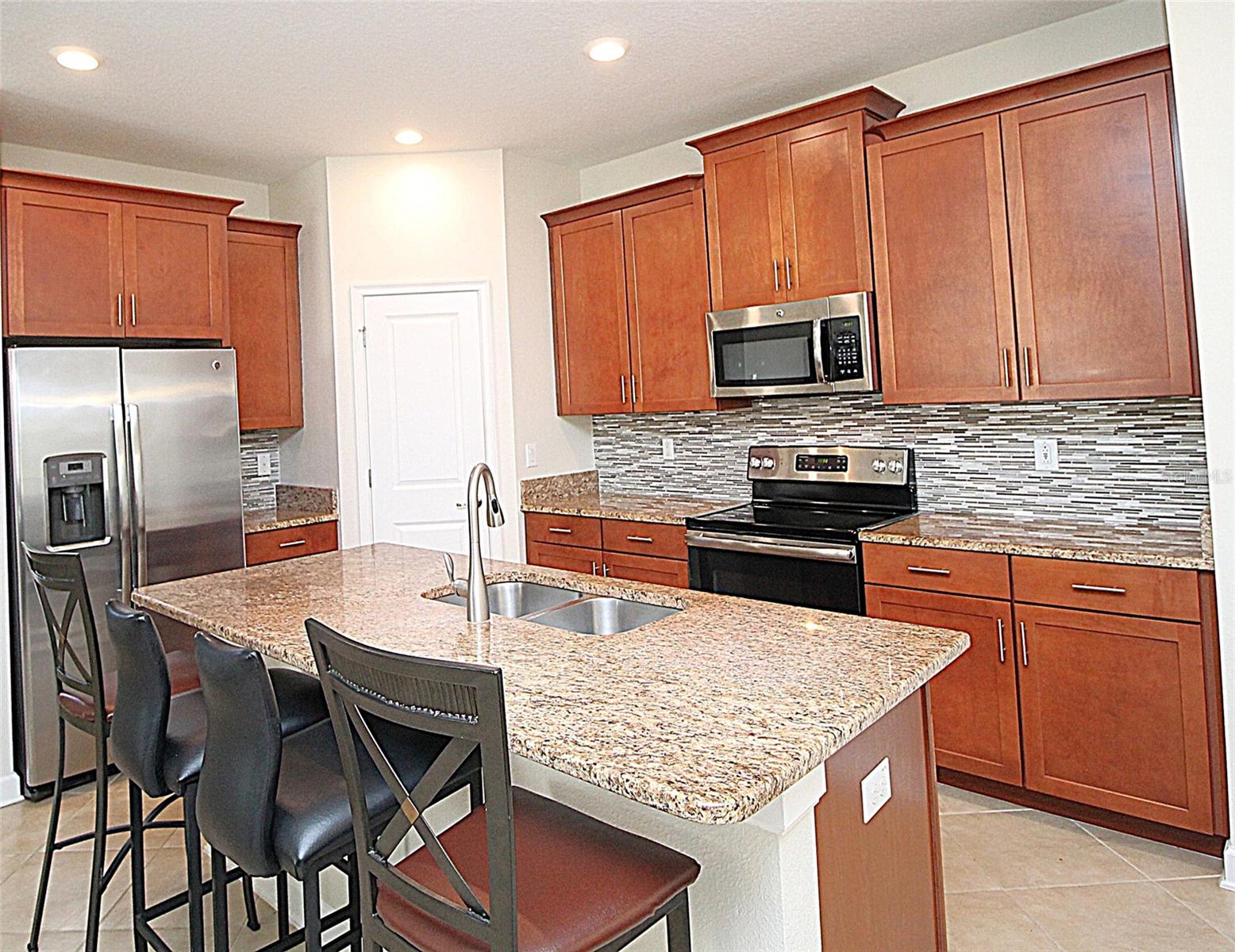 Listing photo 3 for 3752 Quaint Ln