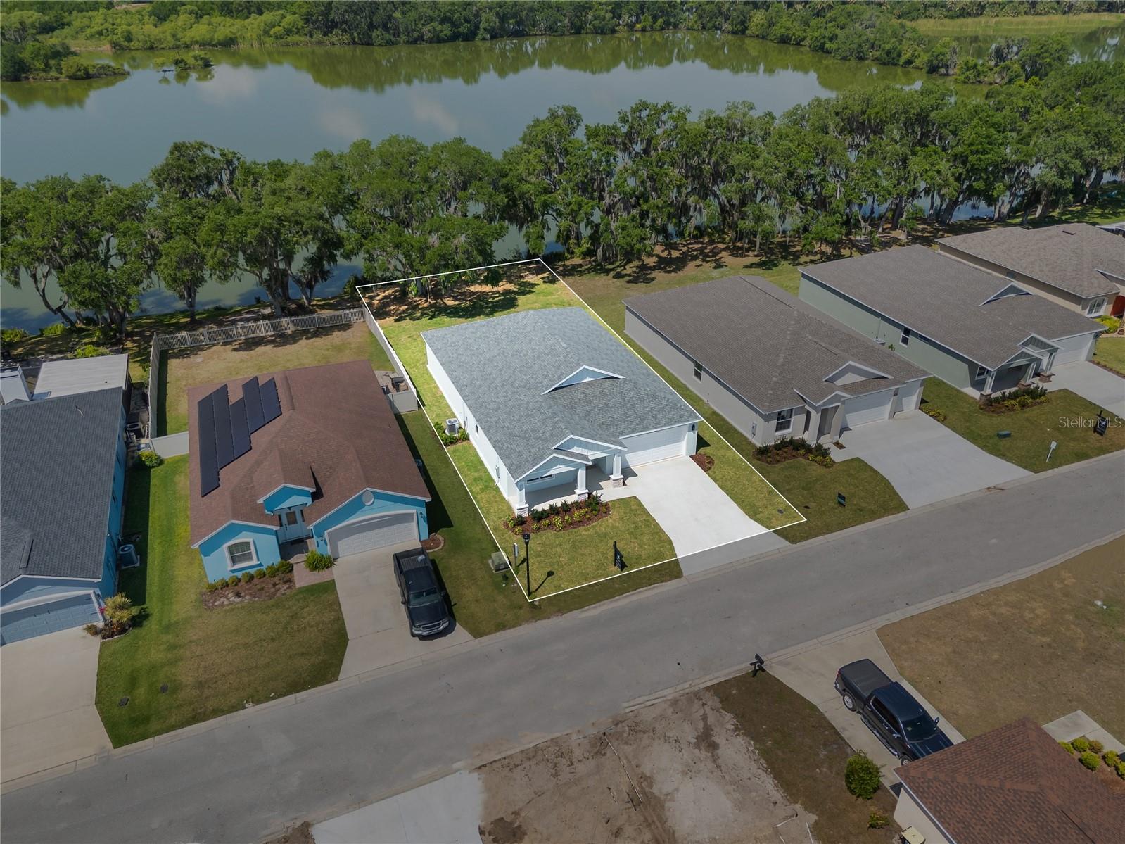 Listing photo 3 for 4545 Fairway Oaks Dr