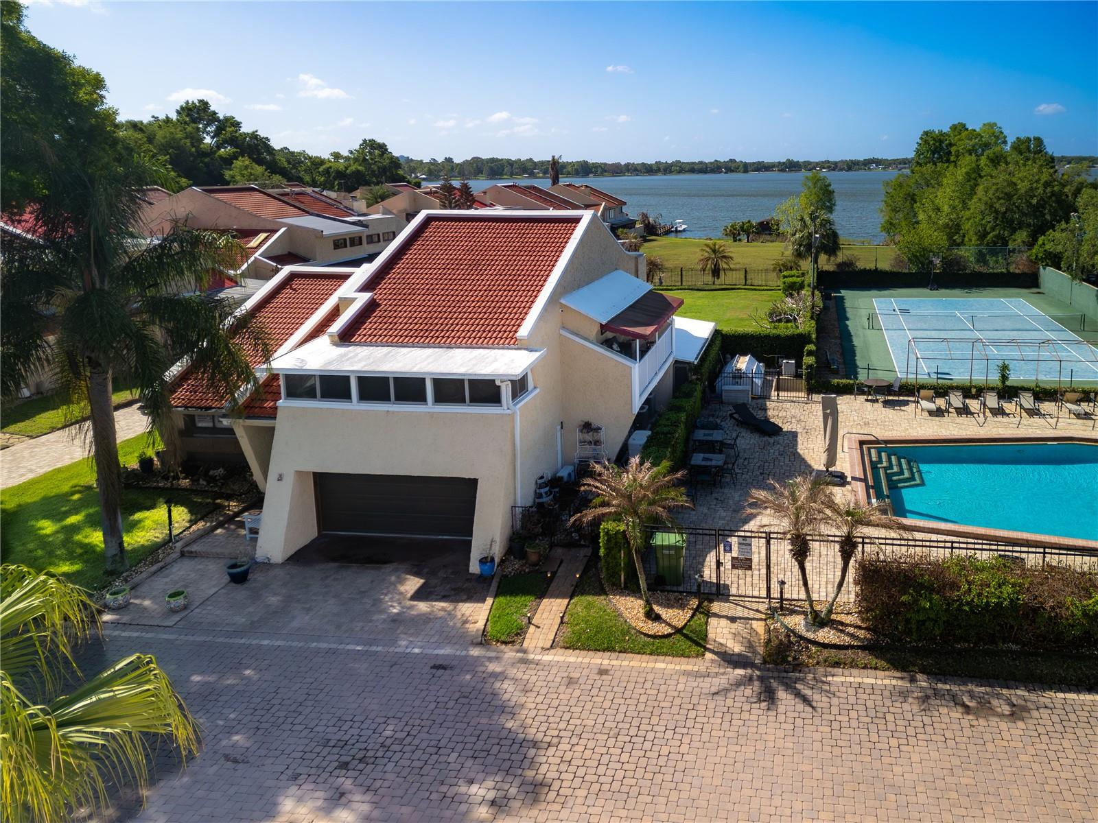 Listing photo 1 for 4 Casarena Ct