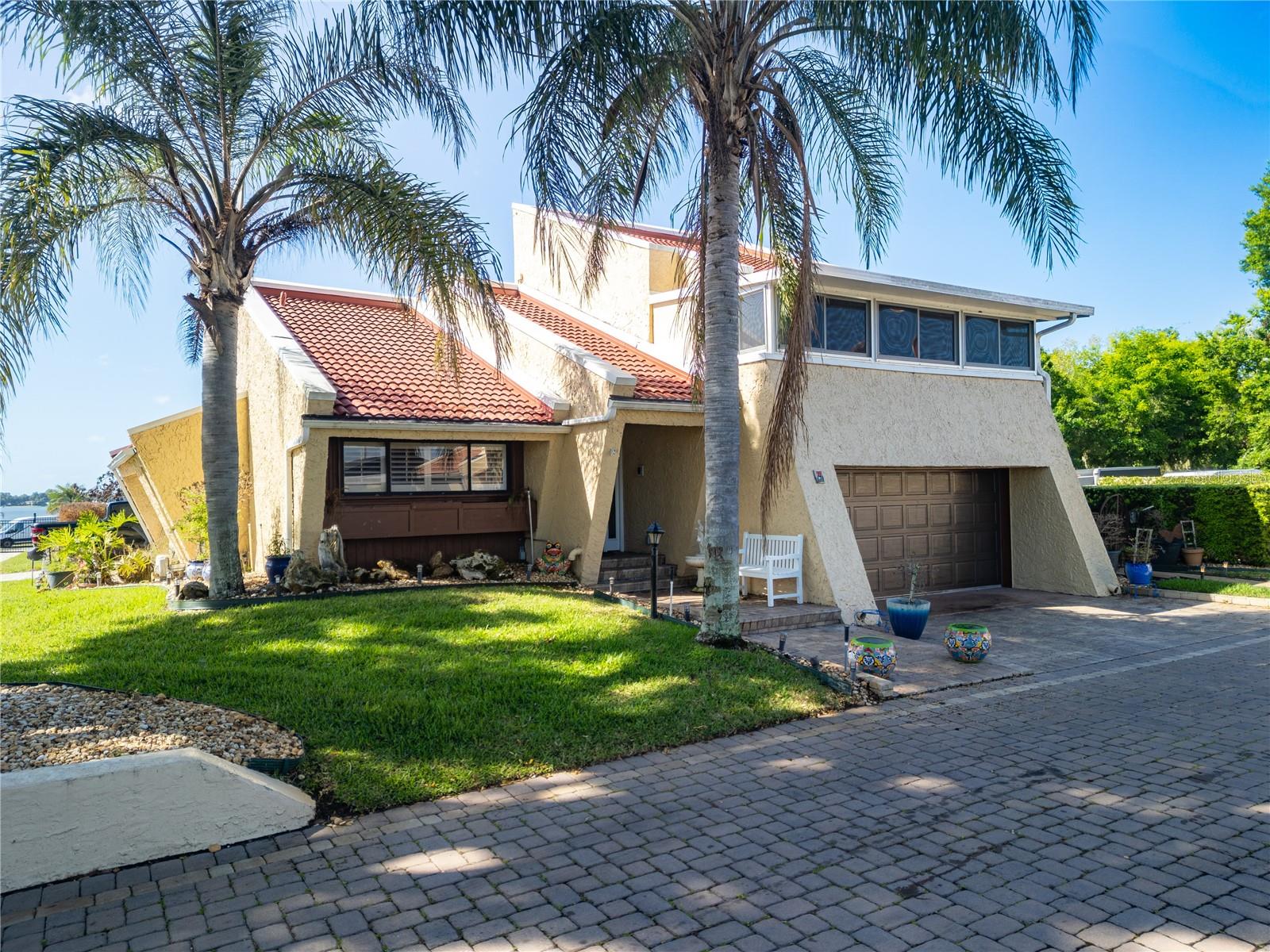 Listing photo 3 for 4 Casarena Ct