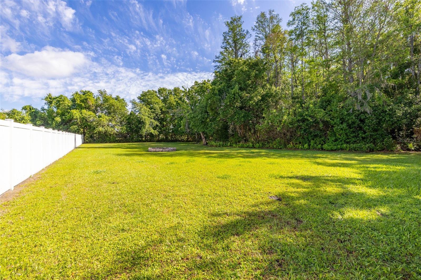 Listing photo 3 for 2507 Winners Cir