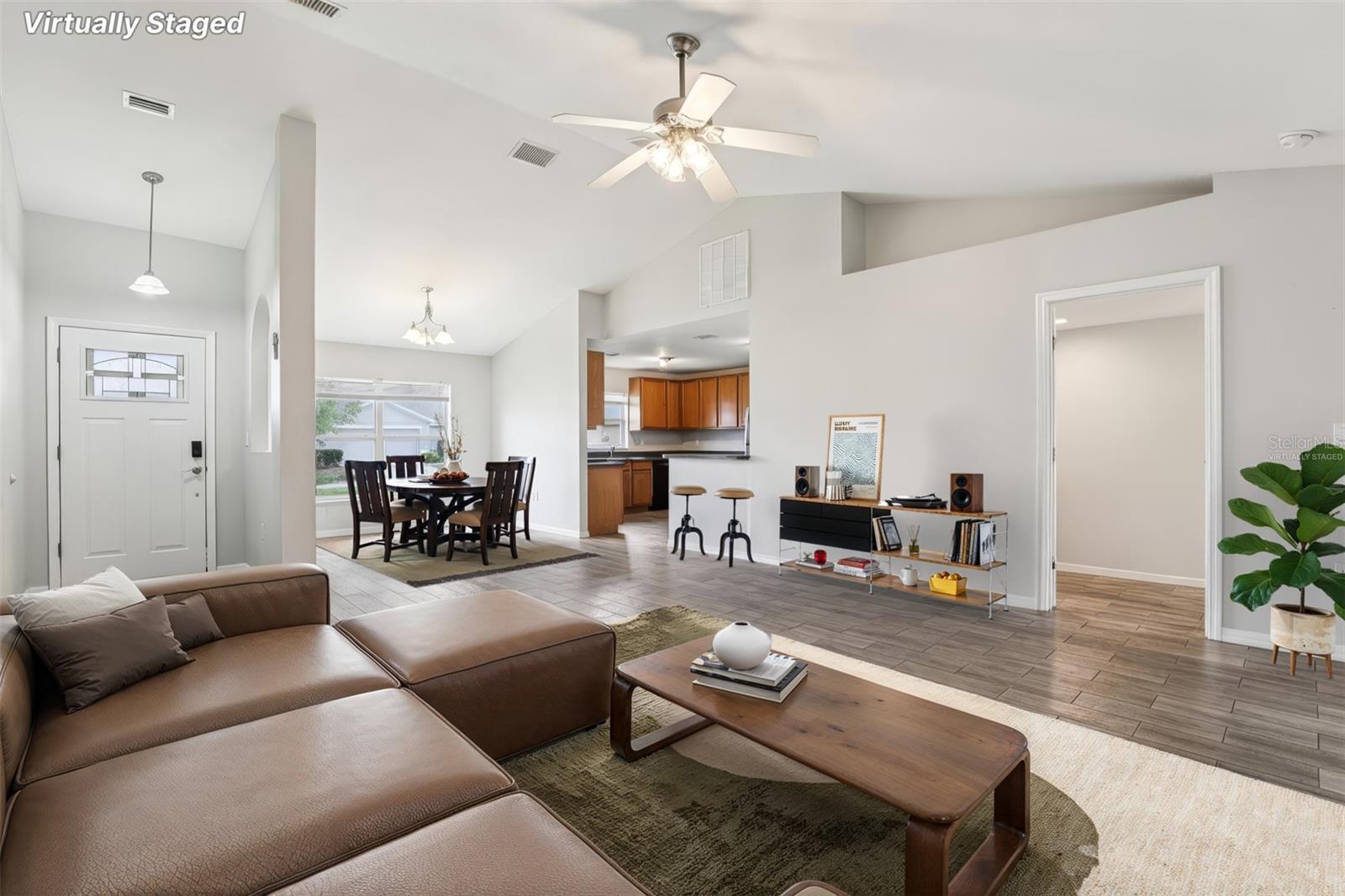 Listing photo 3 for 264 Chicago Ave W