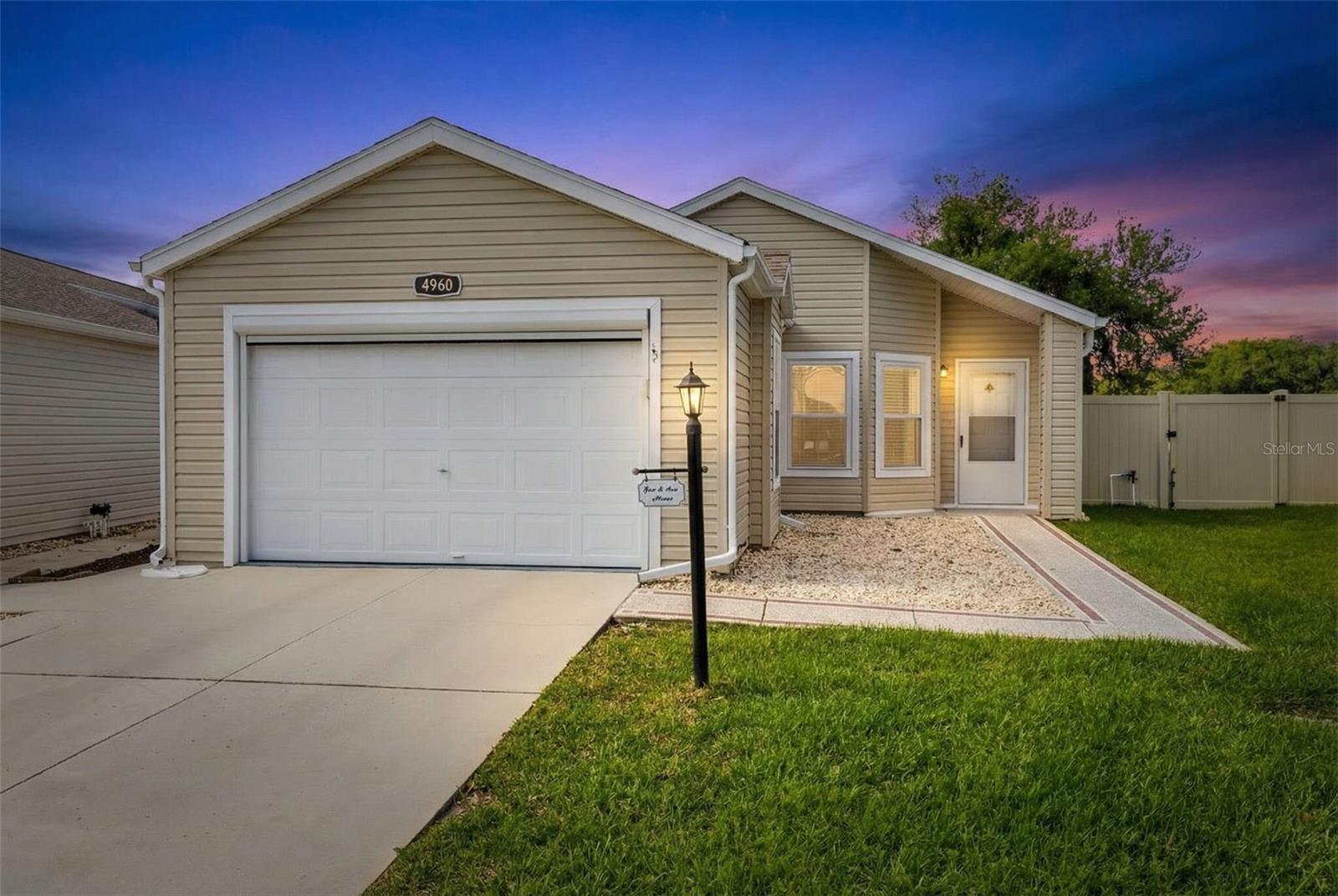 Listing photo 1 for 4960 Heron Run Cir