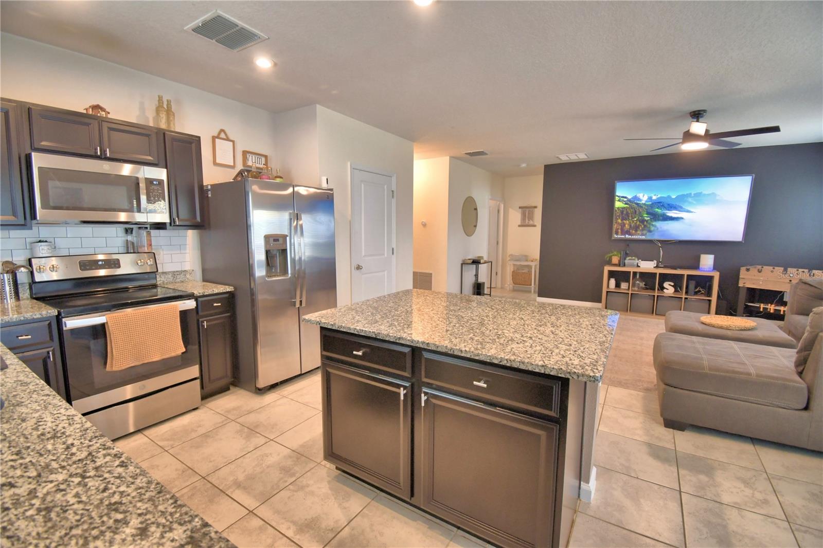 Listing photo 2 for 542 Eagle Landing Boulevard