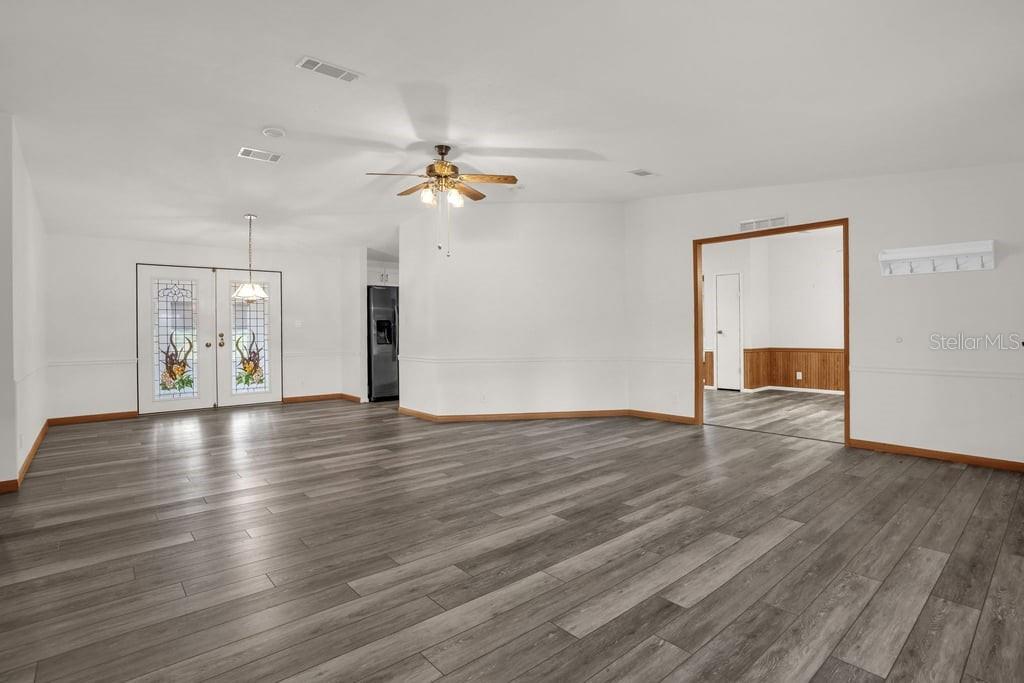 Listing photo 3 for 4114 Myrtle Oak Ct #852