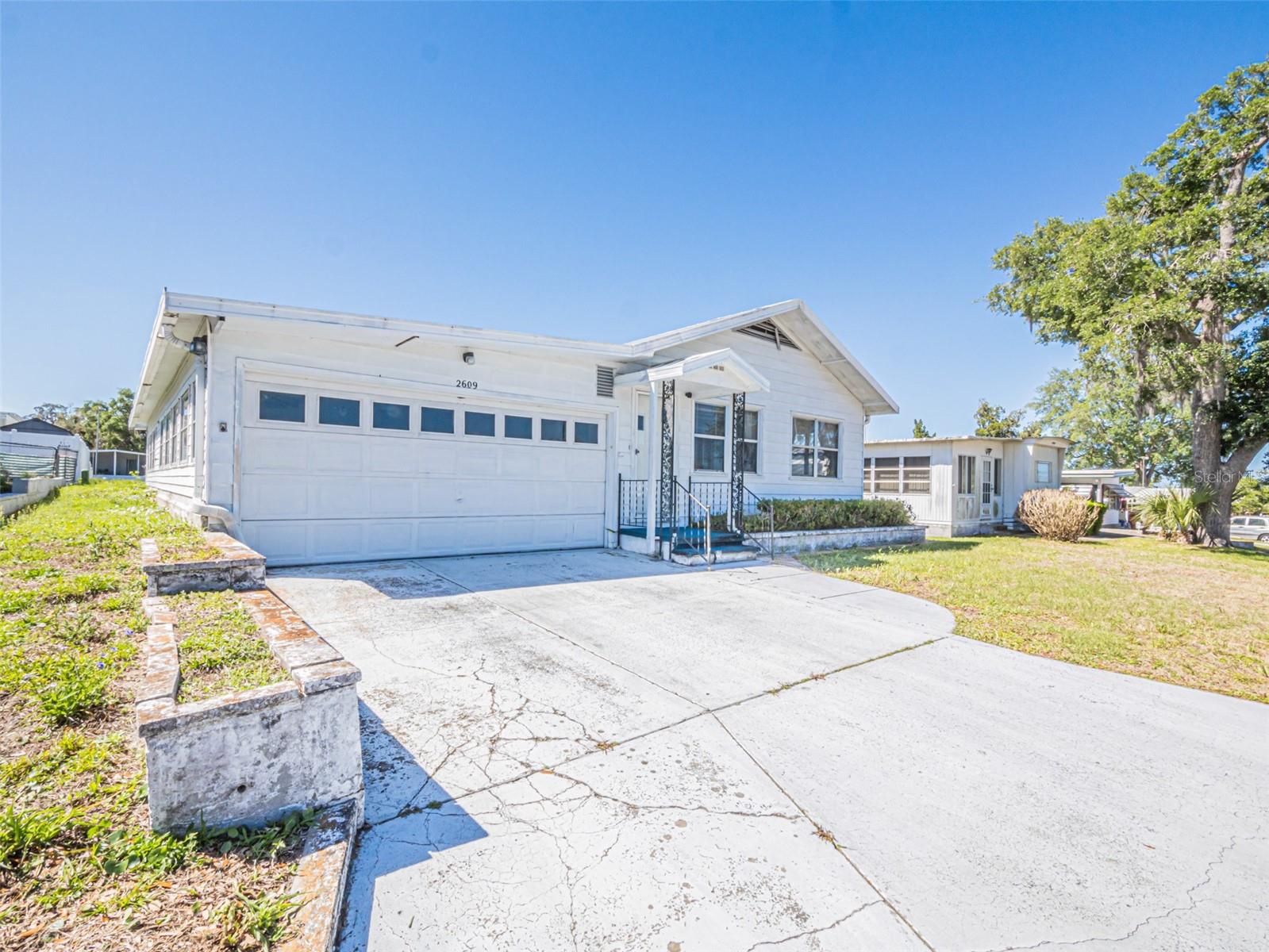 Listing photo 3 for 2609 Houston Pl