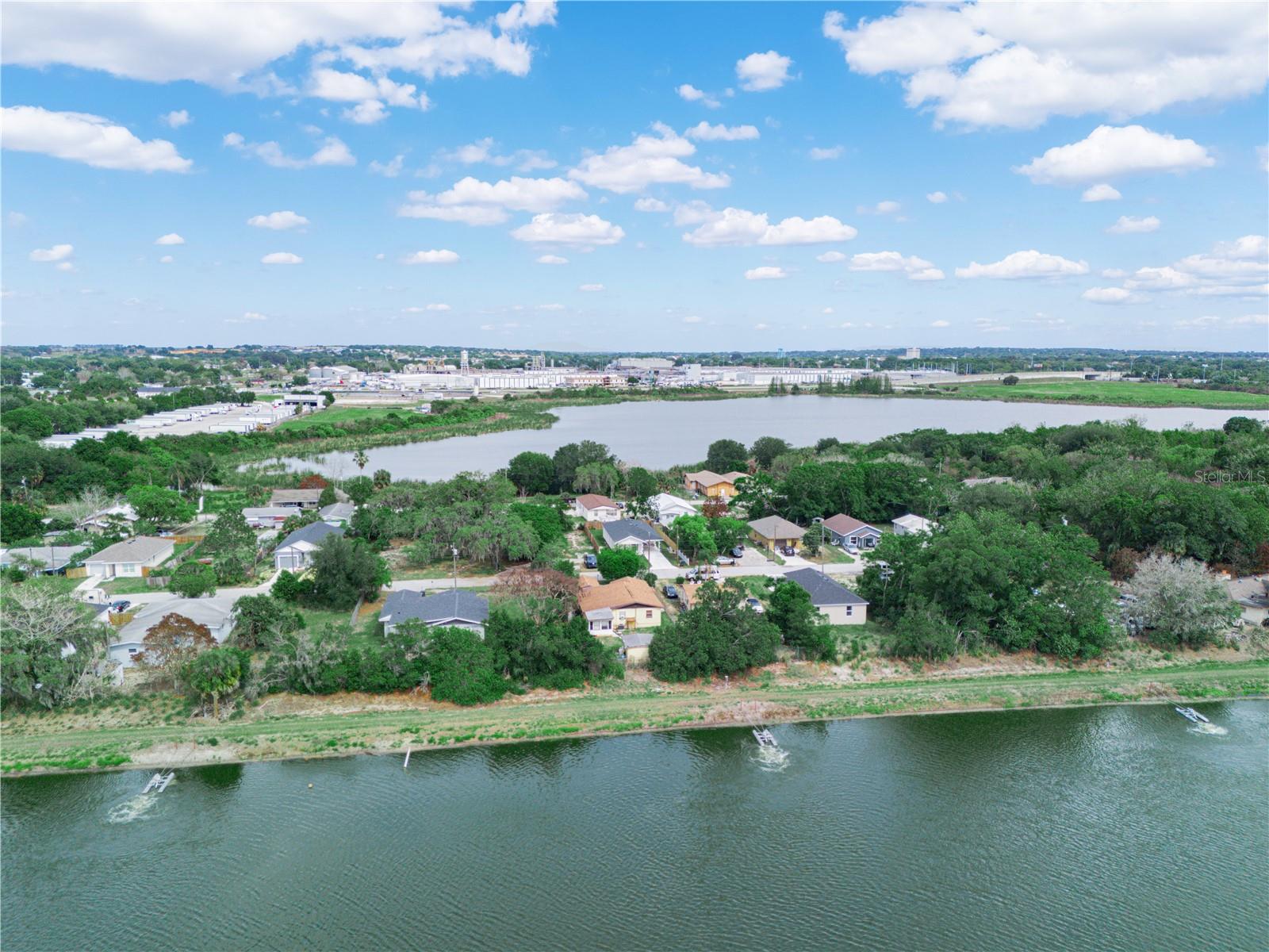 Listing photo 2 for 129 W Northside Dr