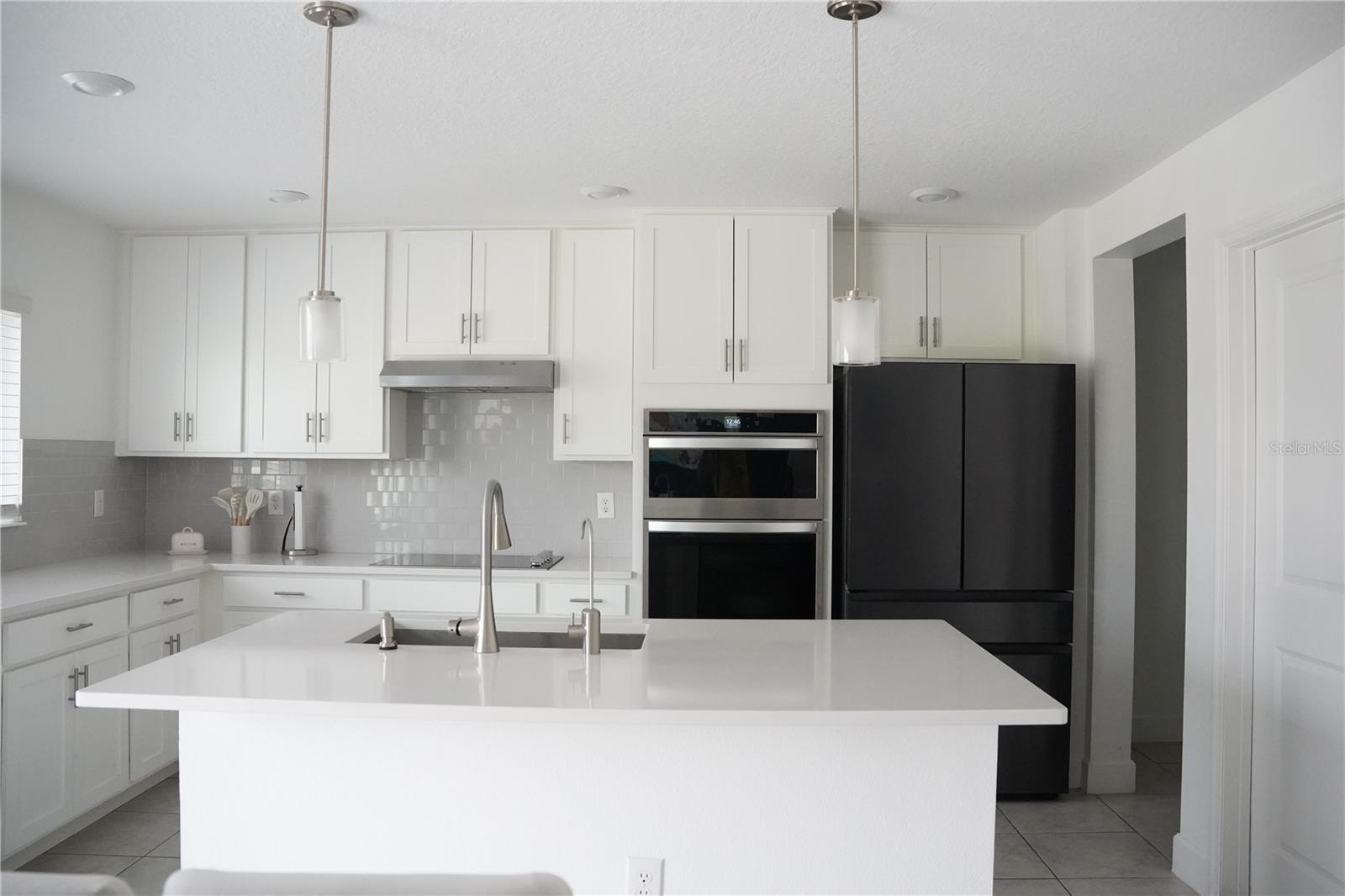 Listing photo 3 for 16436 Winding Preserve Cir