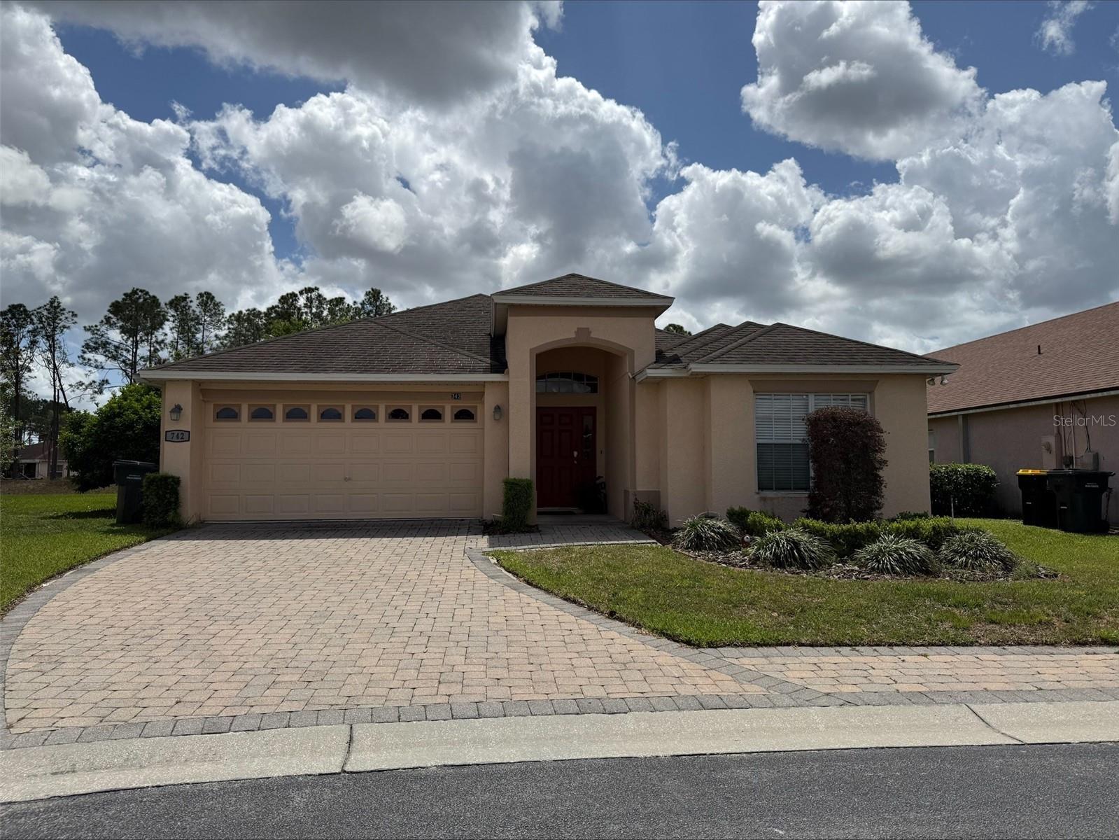 Listing photo 1 for 742 Old Bridge Cir