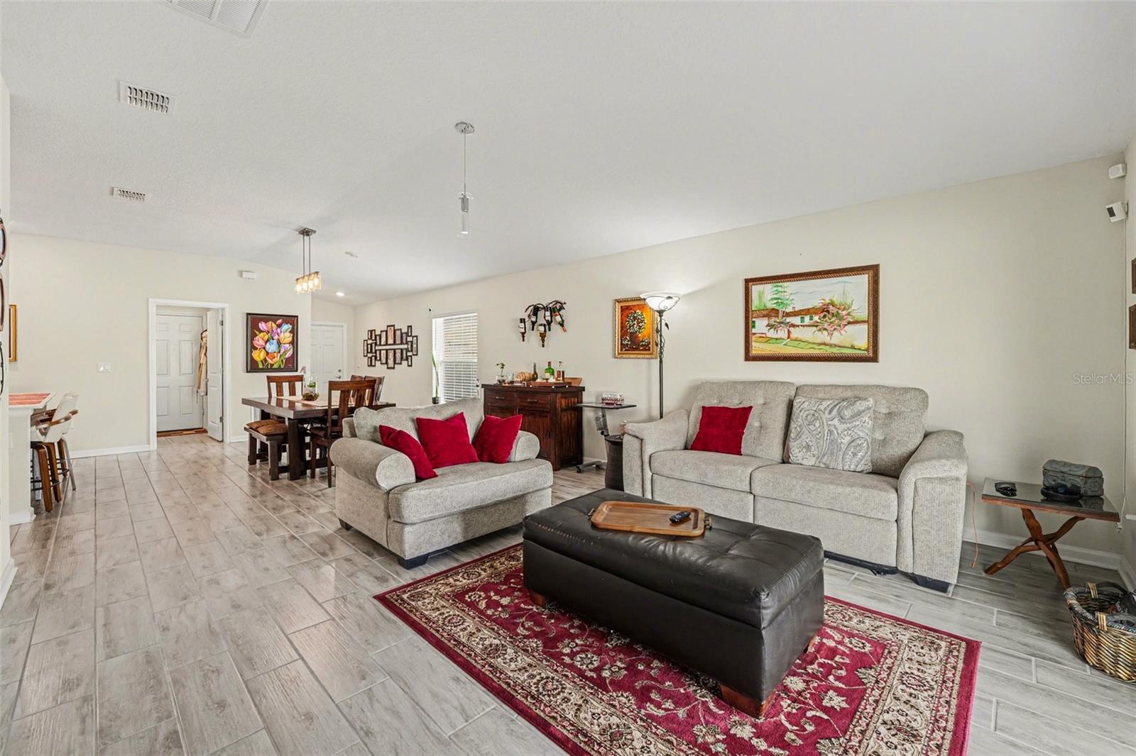 Listing photo 3 for 143 Pershing St