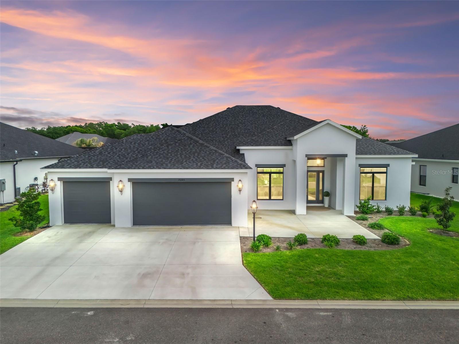 Listing photo 1 for 7095 Jennings Ct