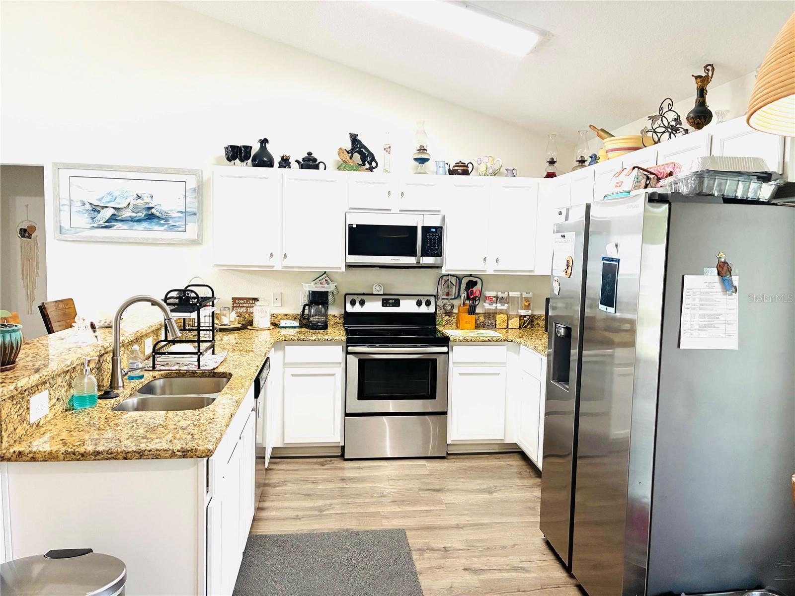 Listing photo 2 for 40551 E 5th Ave