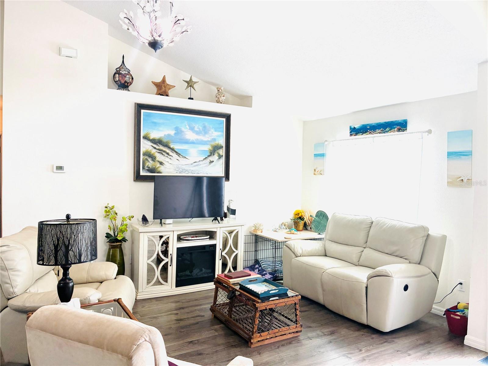 Listing photo 3 for 40551 E 5th Ave