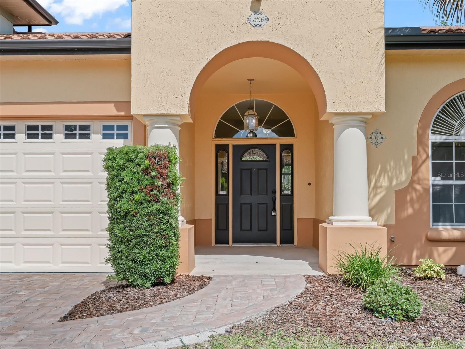 Listing photo 2 for 1256 Avenida De Las Casas