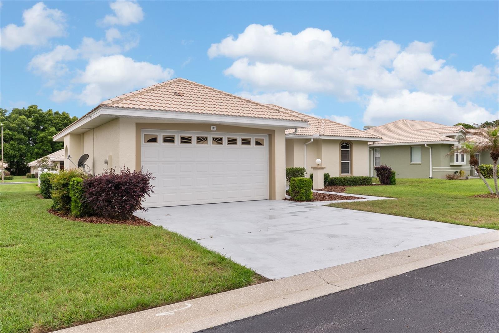 Listing photo 2 for 117 Harbor Way