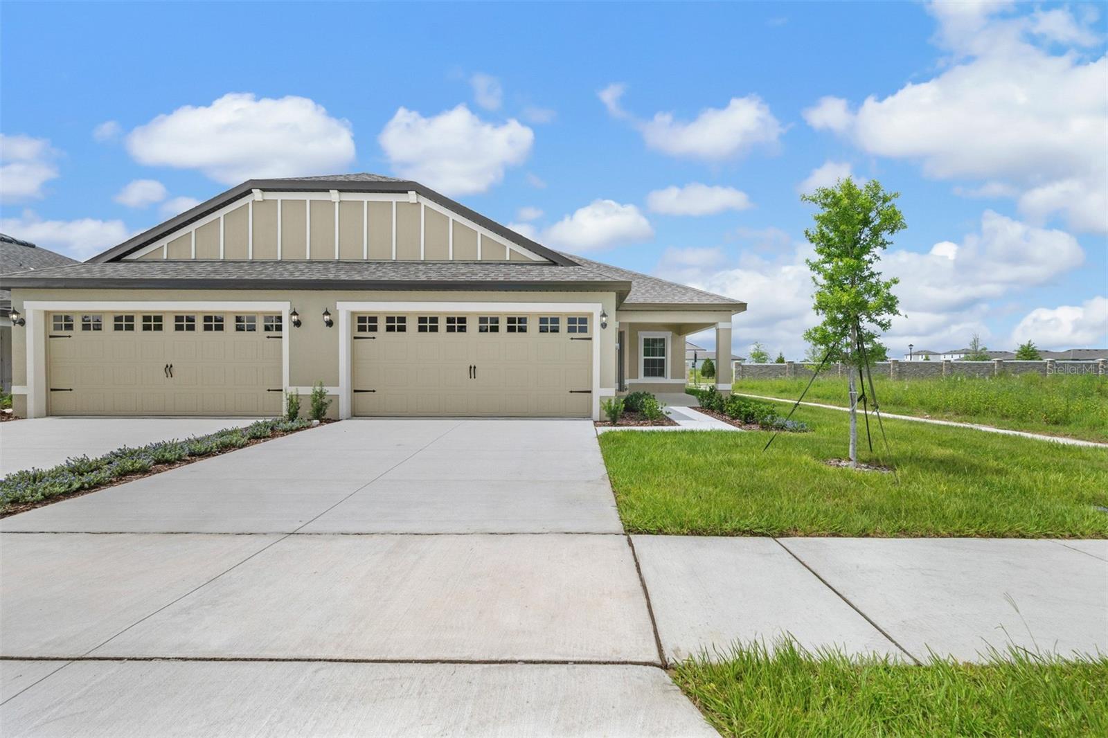 Listing photo 1 for 3176 Seville St
