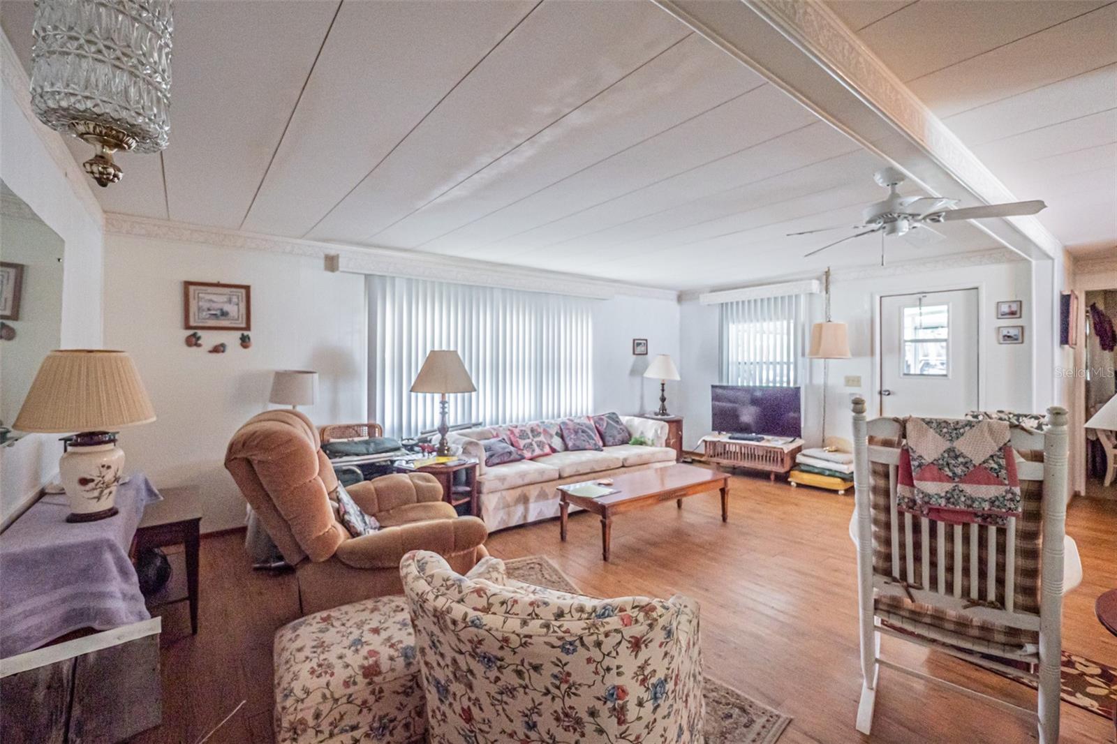 Listing photo 3 for 613 Sandpiper Dr