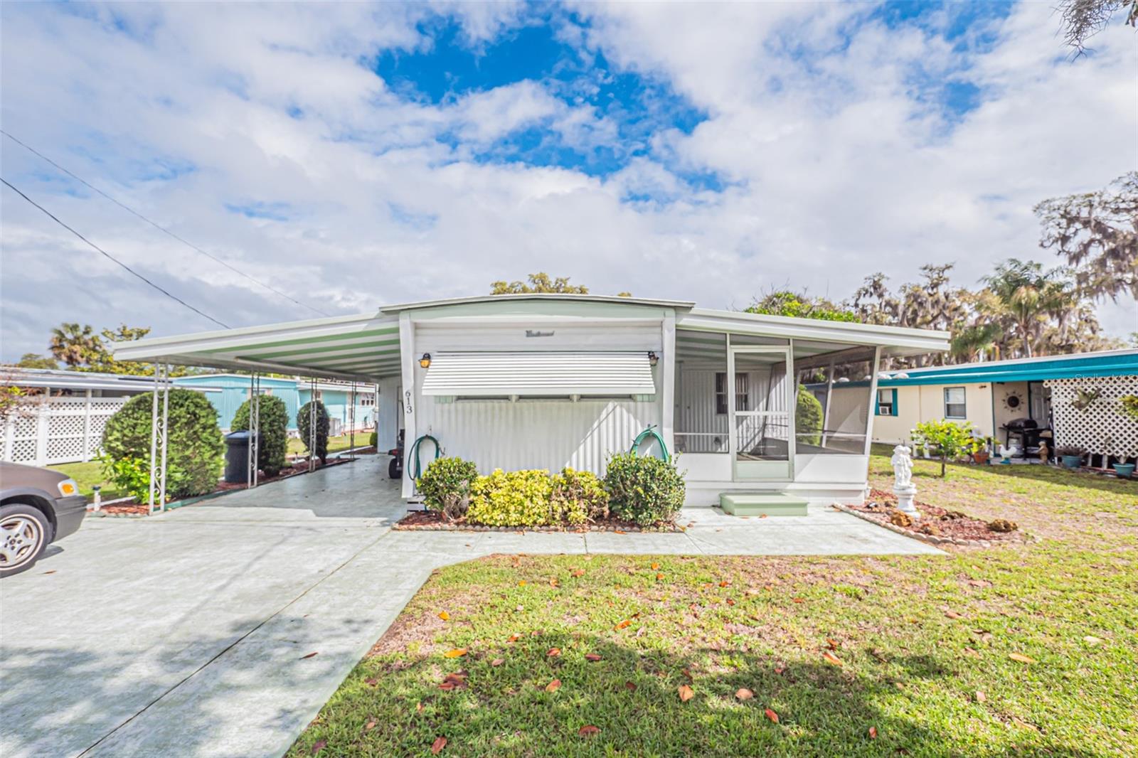 Listing photo 1 for 613 Sandpiper Dr