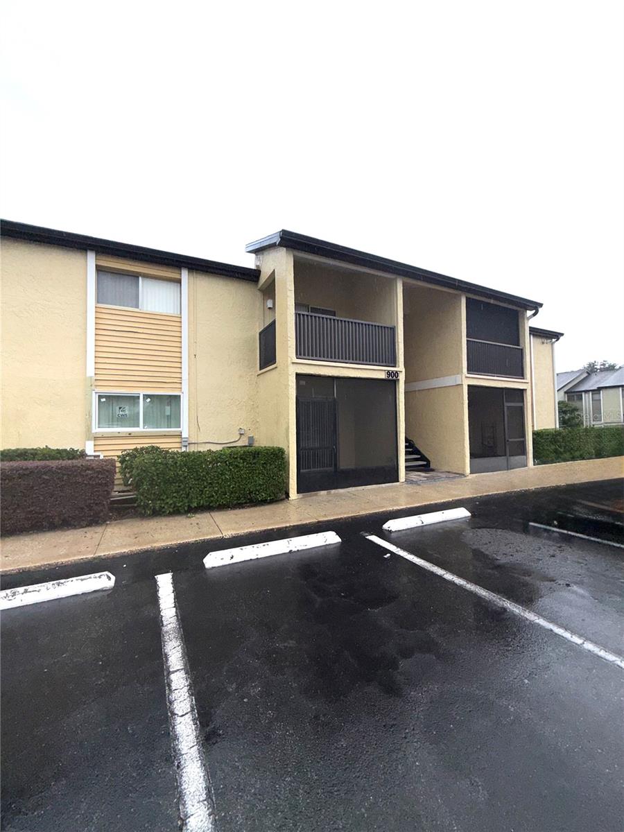 900 LAKE DESTINY ROAD Unit B