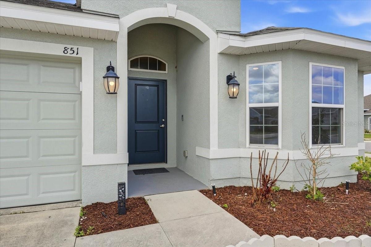Listing photo 2 for 851 Vienna Dr