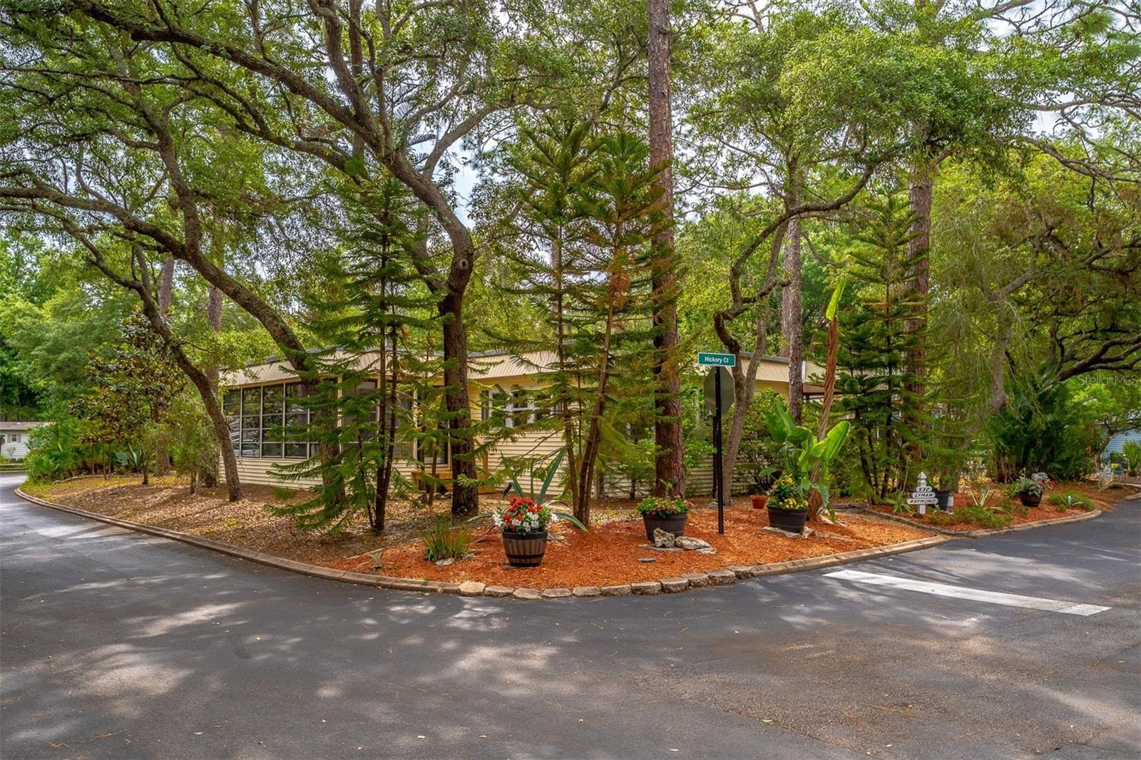 532 HICKORY COURT