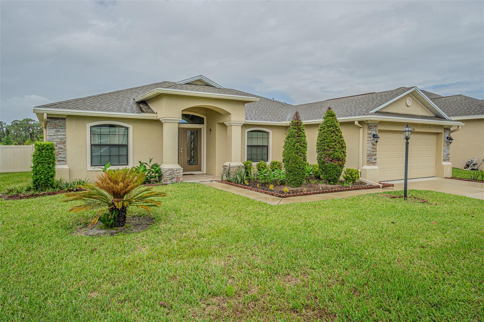 Listing photo 1 for 1311 Evergreen Park Cir