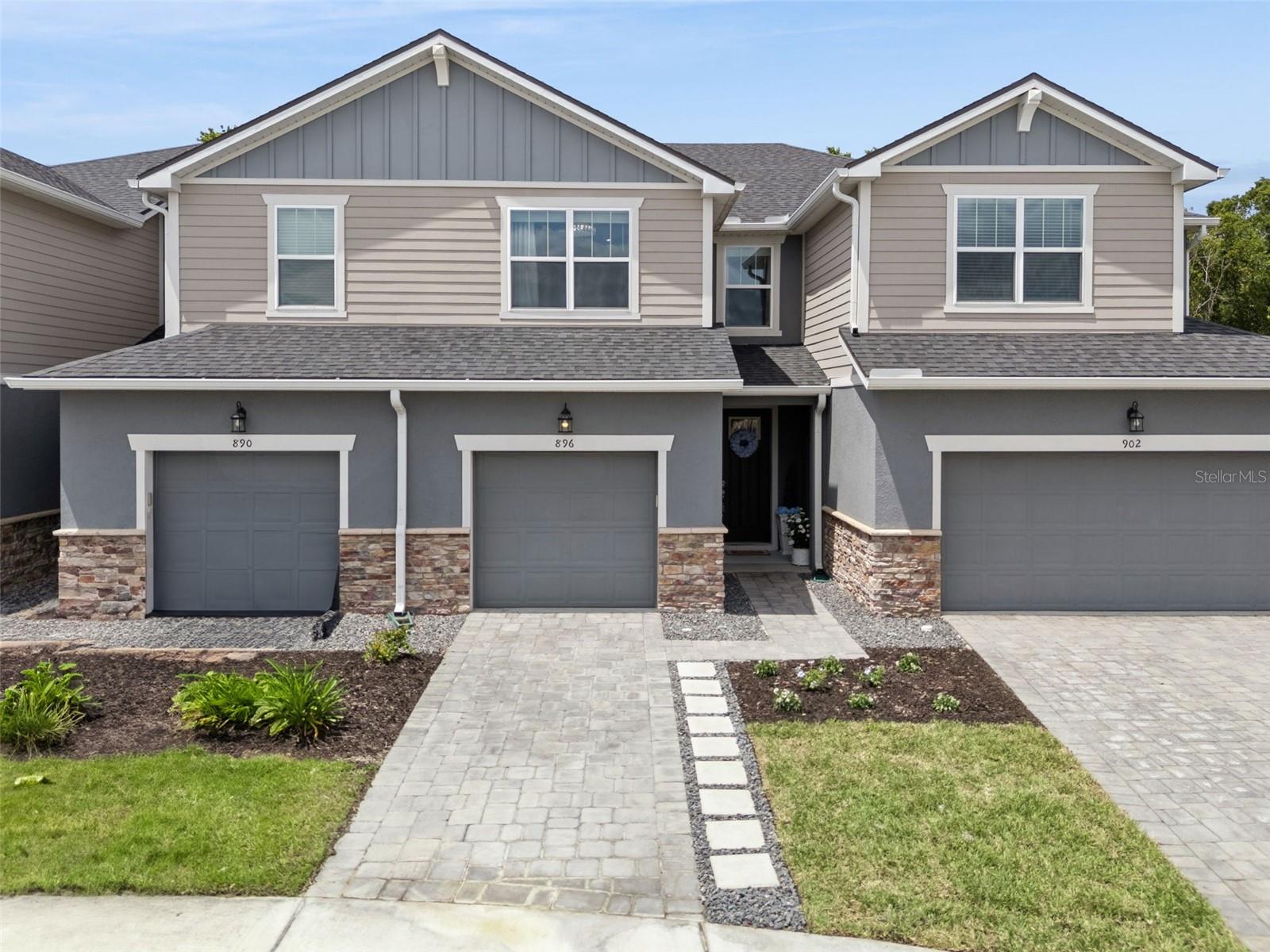 896 SPRING PALMS LOOP