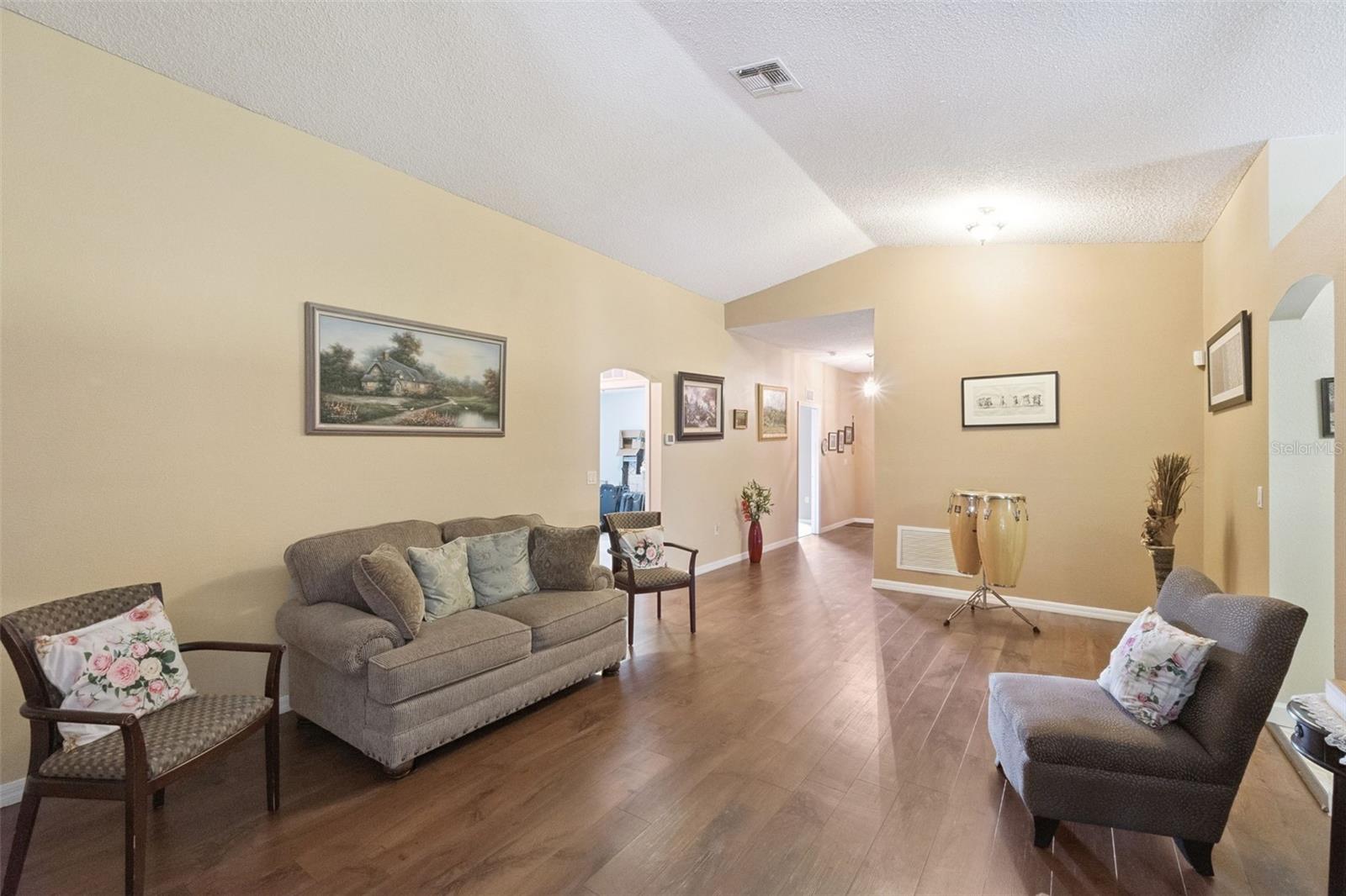 Listing photo 2 for 1504 Fort Meade Pl