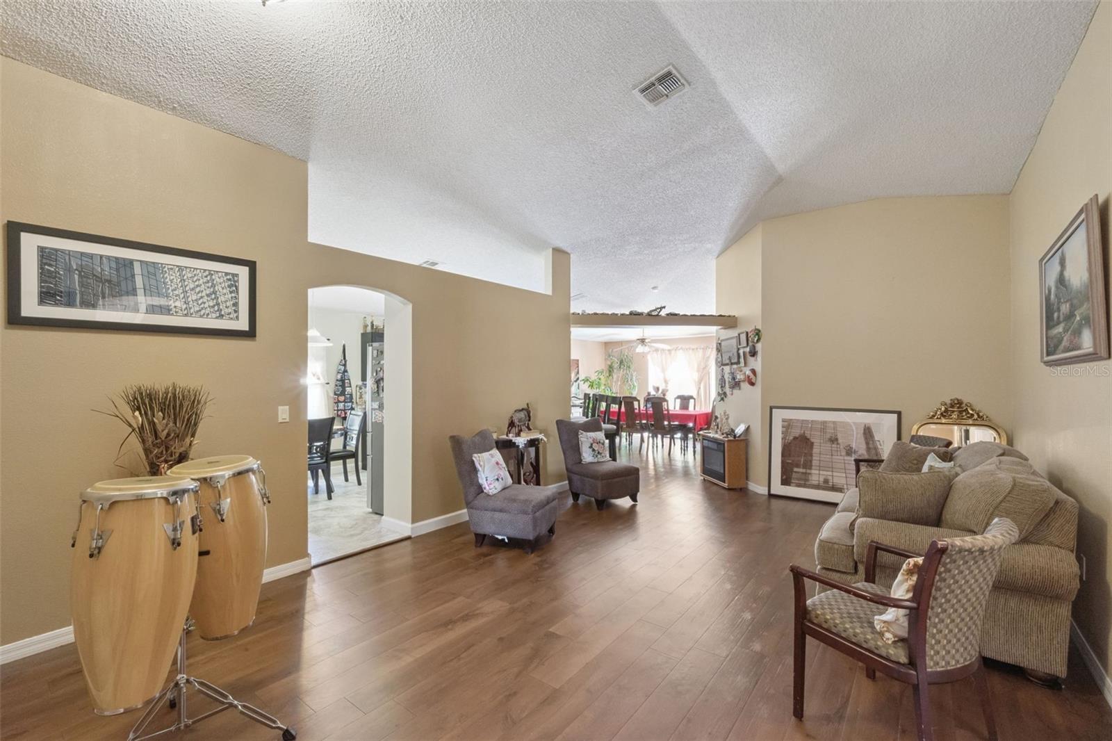 Listing photo 3 for 1504 Fort Meade Pl