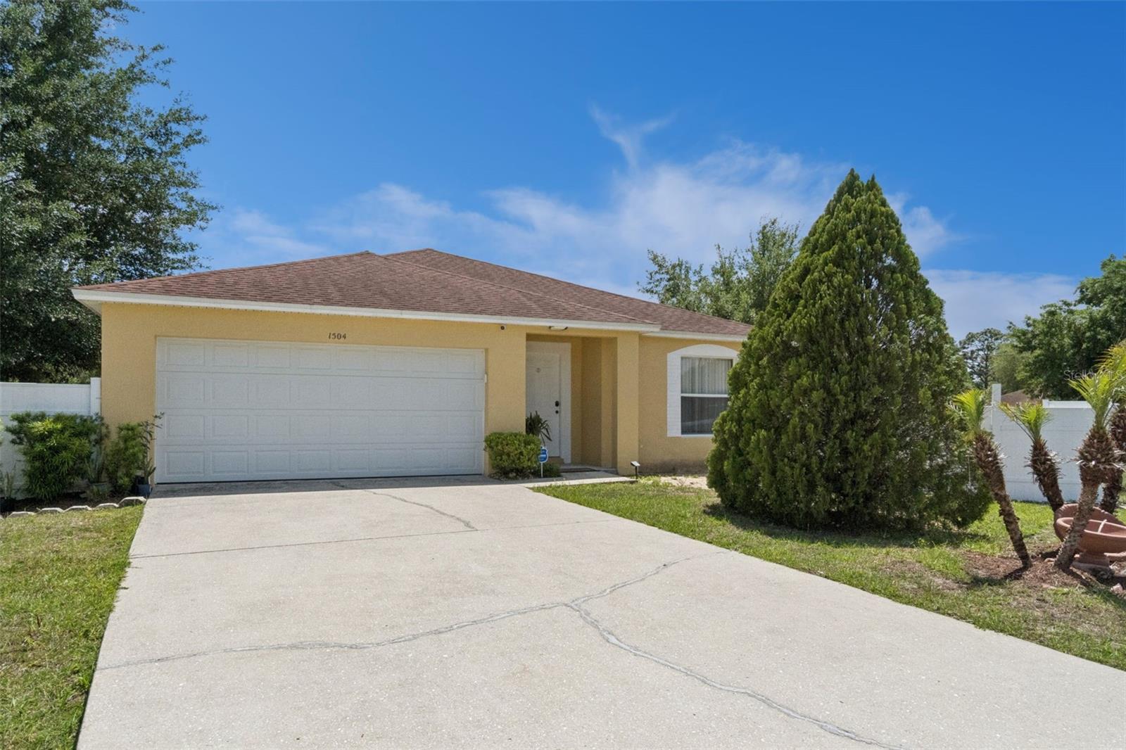 Listing photo 1 for 1504 Fort Meade Pl