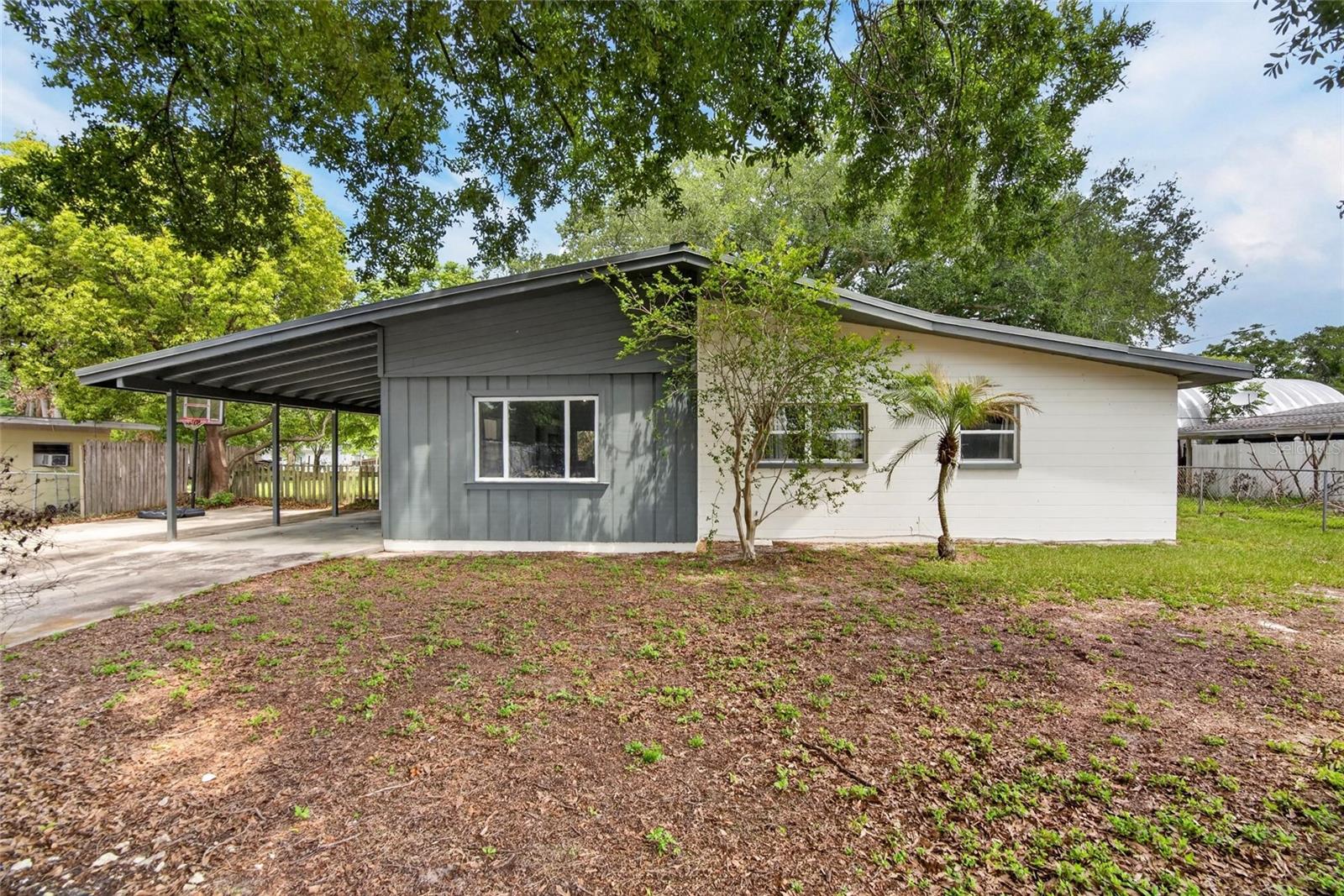 Listing photo 2 for 113 6th Jpv St