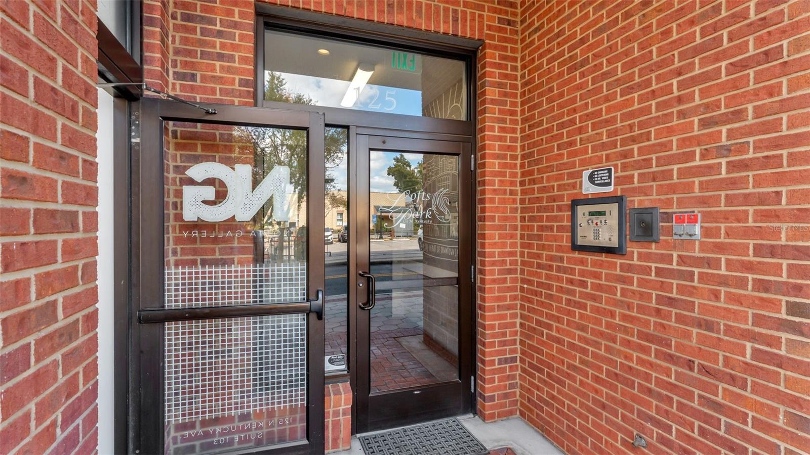 Listing photo 3 for 125 N Kentucky Ave #505