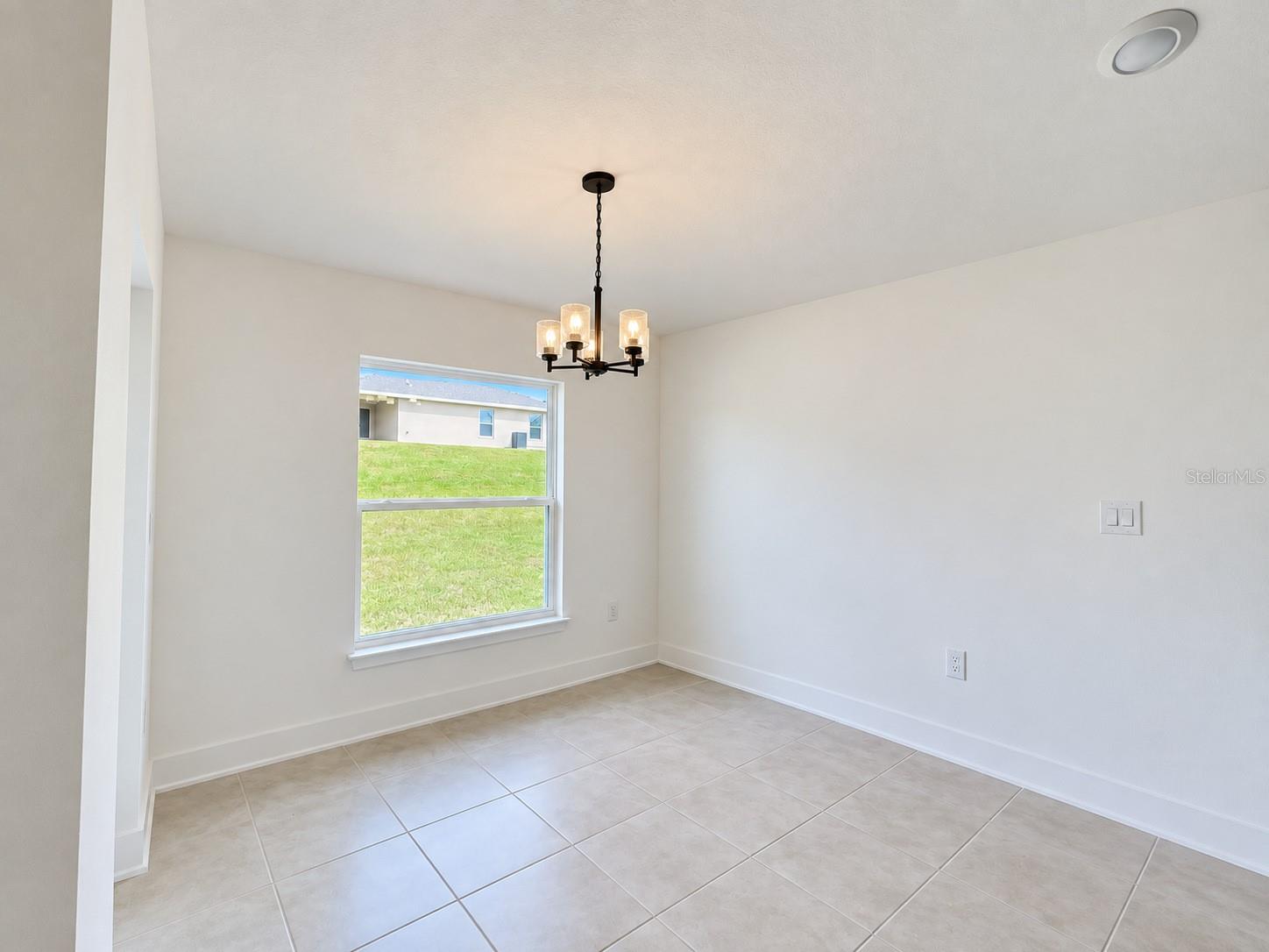 Listing photo 3 for 1635 Ann Rose Way