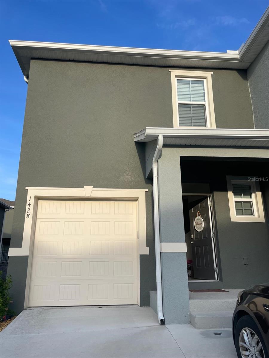 Listing photo 1 for 1428 Plank Place