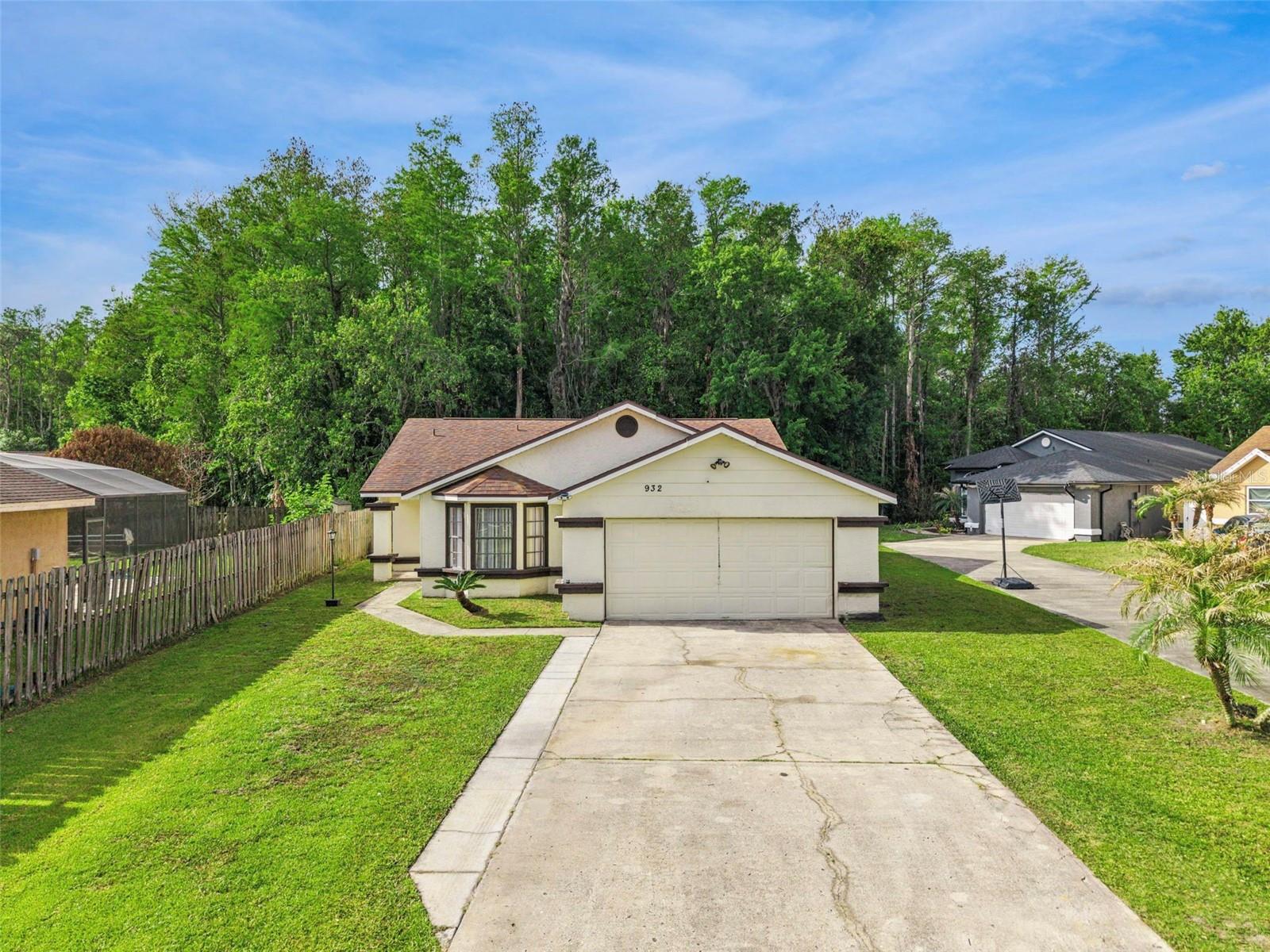 932 OCALA WOODS LANE