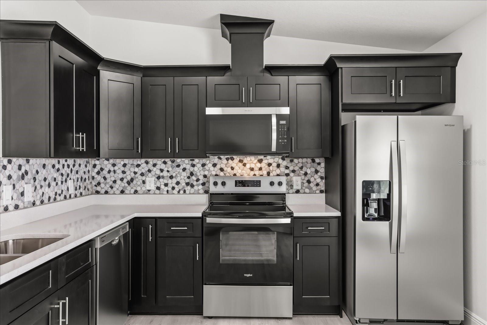 Listing photo 2 for 710 Beecher St