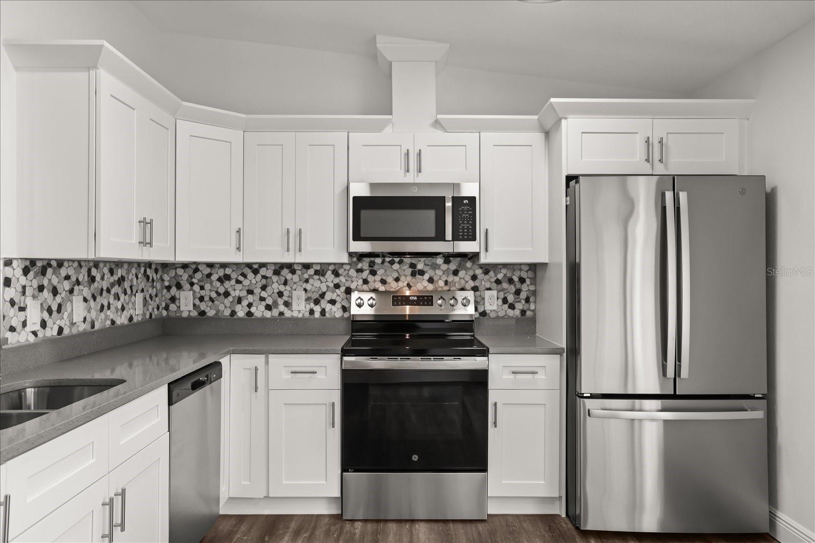 Listing photo 2 for 706 Beecher St