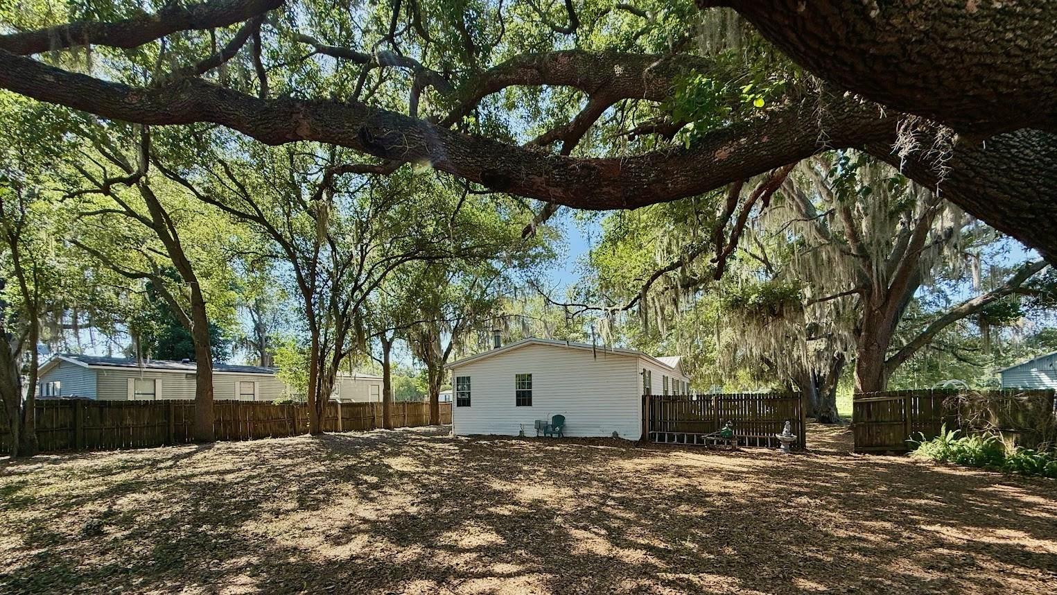 Listing photo 2 for 4817 Rollinglen Loop W