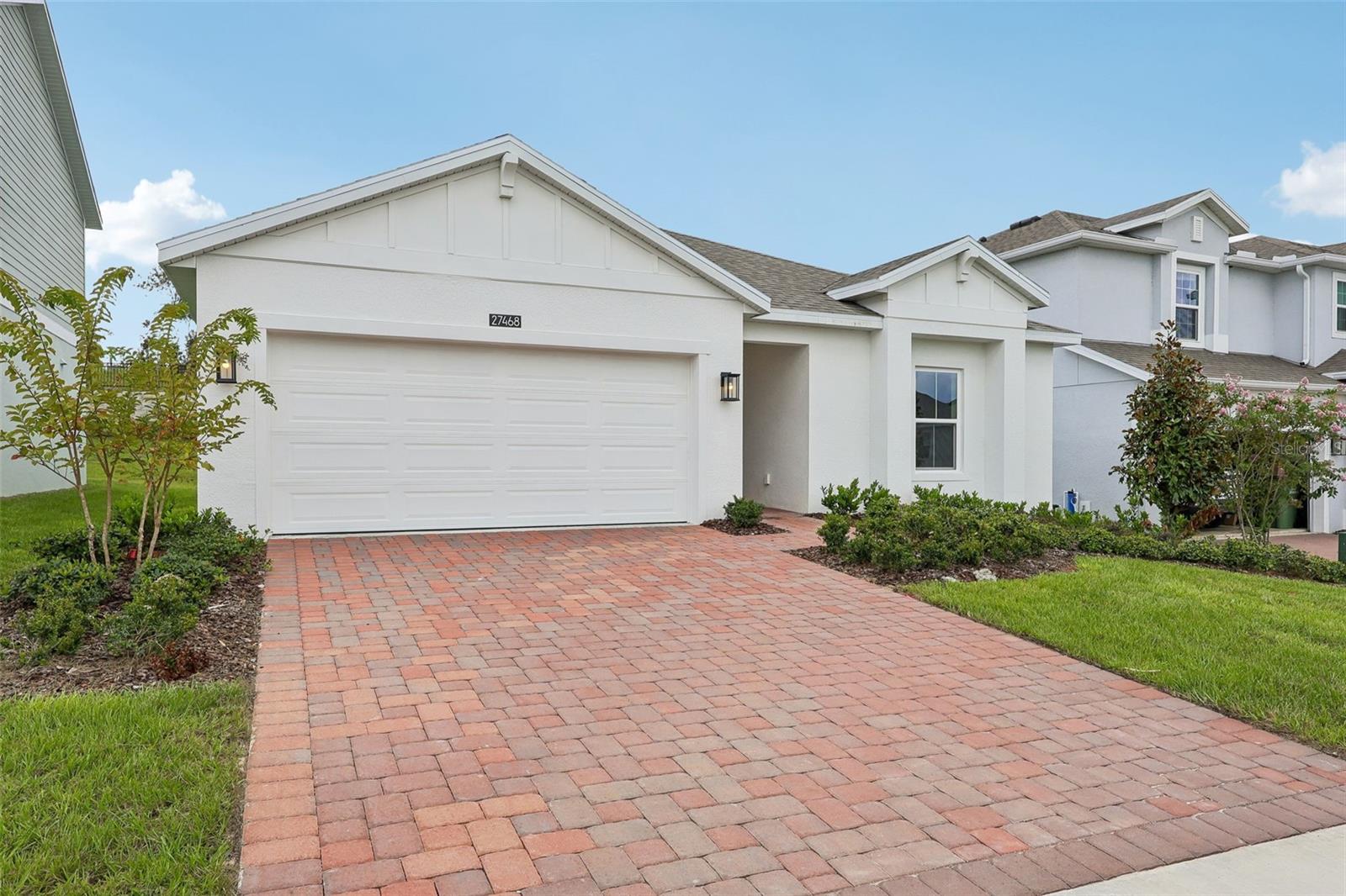 Listing photo 3 for 27468 Black Kite Ave