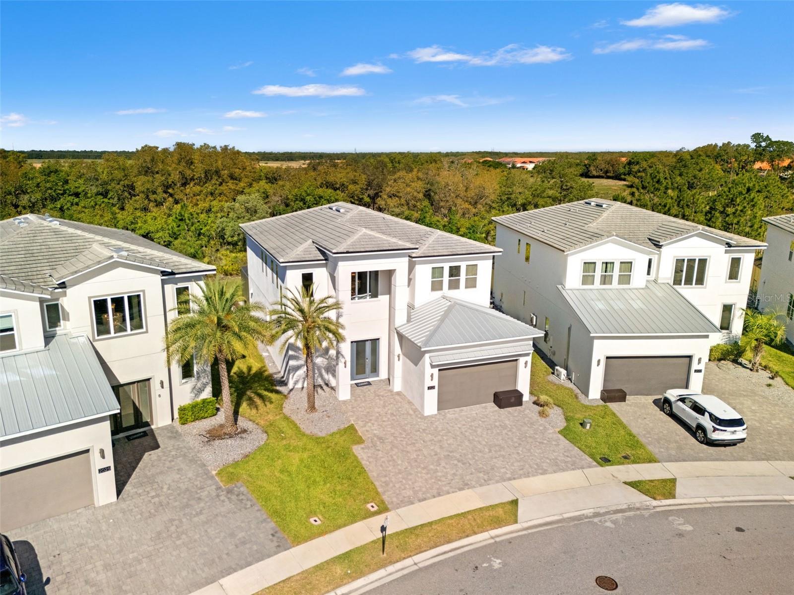 Listing photo 2 for 2021 Oak Creek Loop