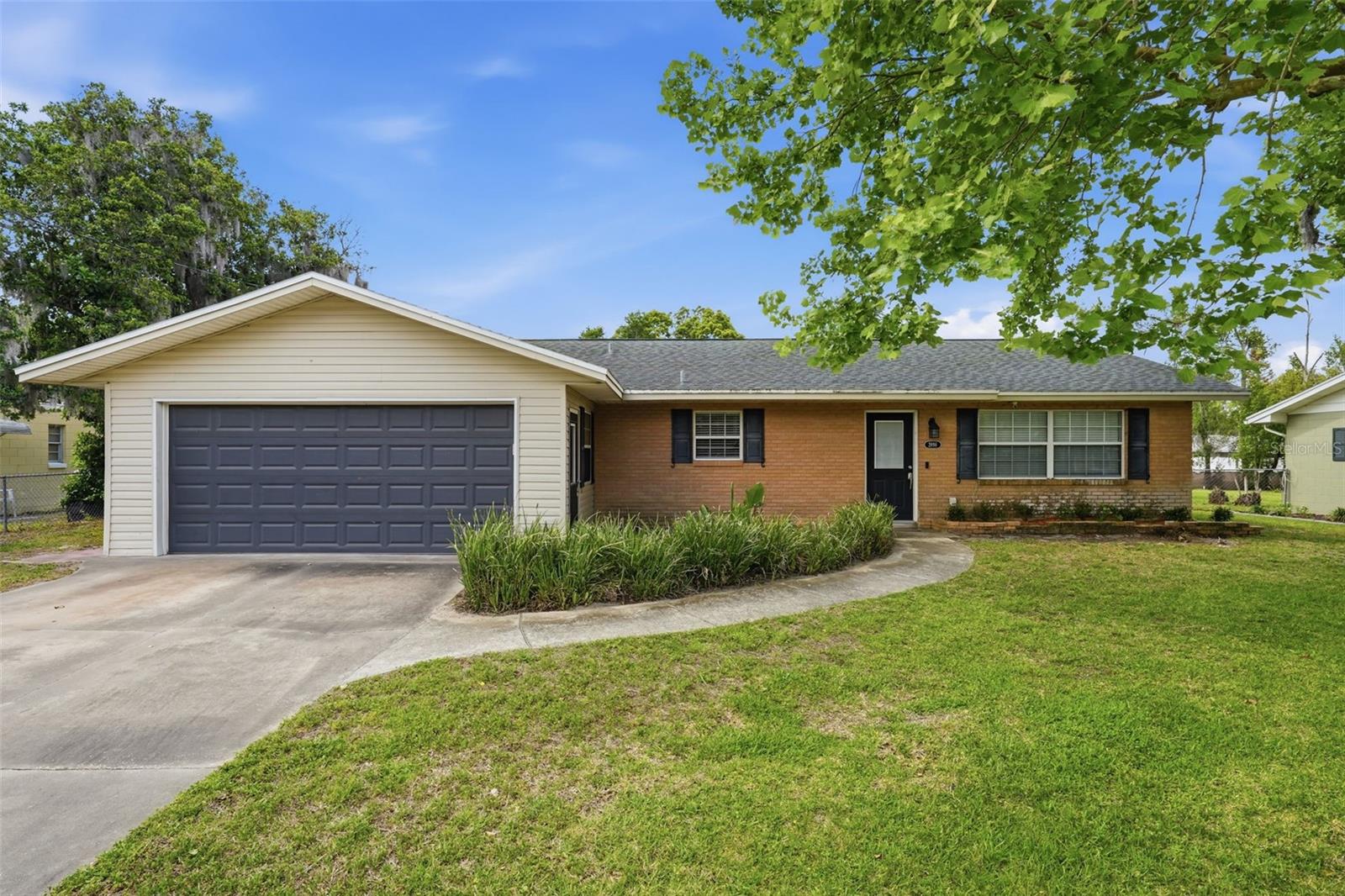 Listing photo 1 for 3996 Lake Eleanor Dr